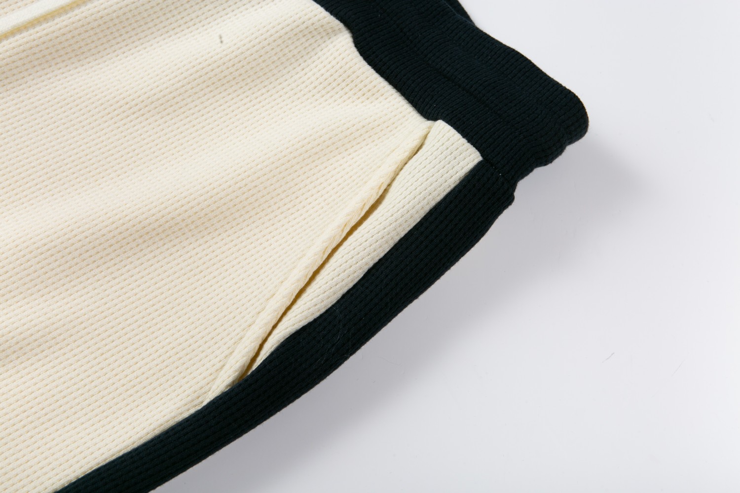 Exclusive High-End Custom Loew* Logo Shorts with Premium Embroidery - 图片 4