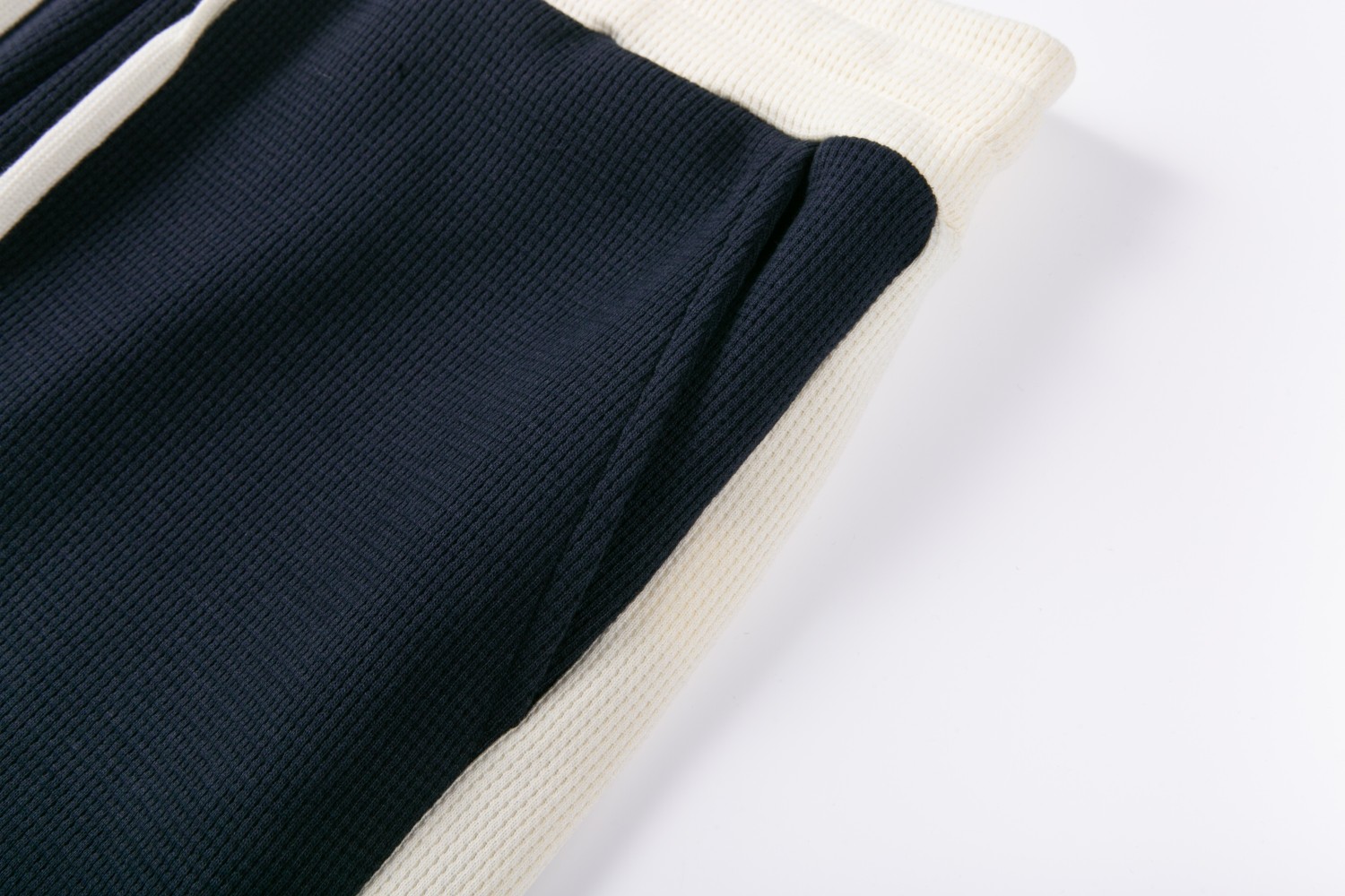 High-End Custom Loew Logo Shorts with Exclusive Embroidery – XS to L Sizes - 图片 5