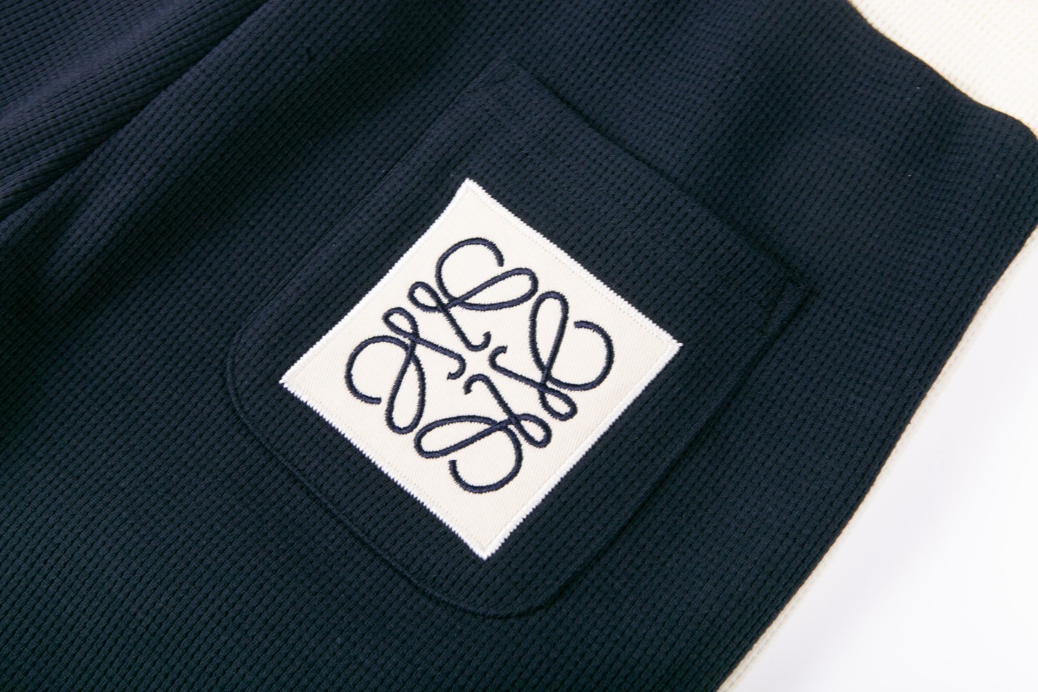 High-End Custom Loew Logo Shorts with Exclusive Embroidery – XS to L Sizes - 图片 7