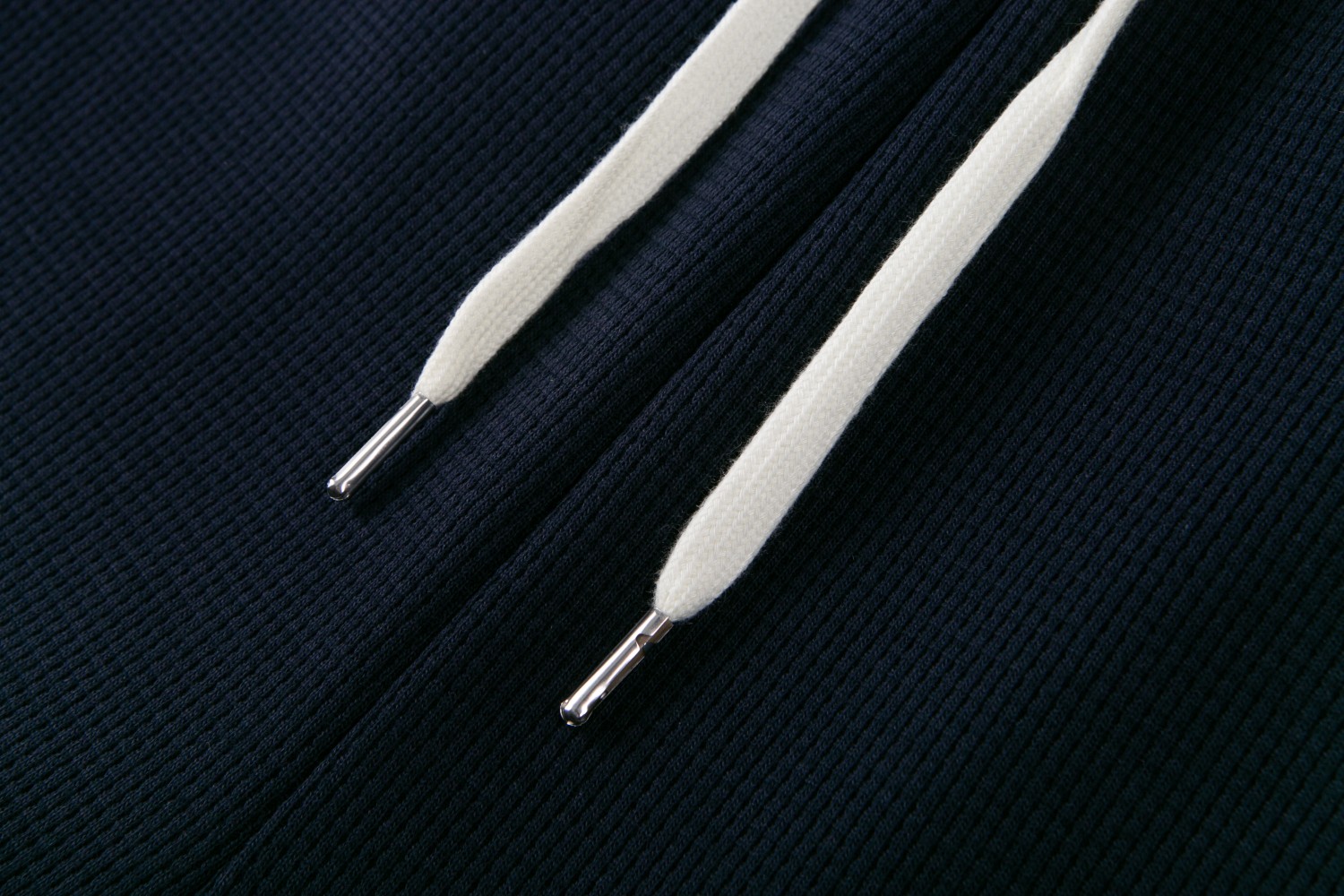High-End Custom Loew Logo Shorts with Exclusive Embroidery – XS to L Sizes - 图片 4