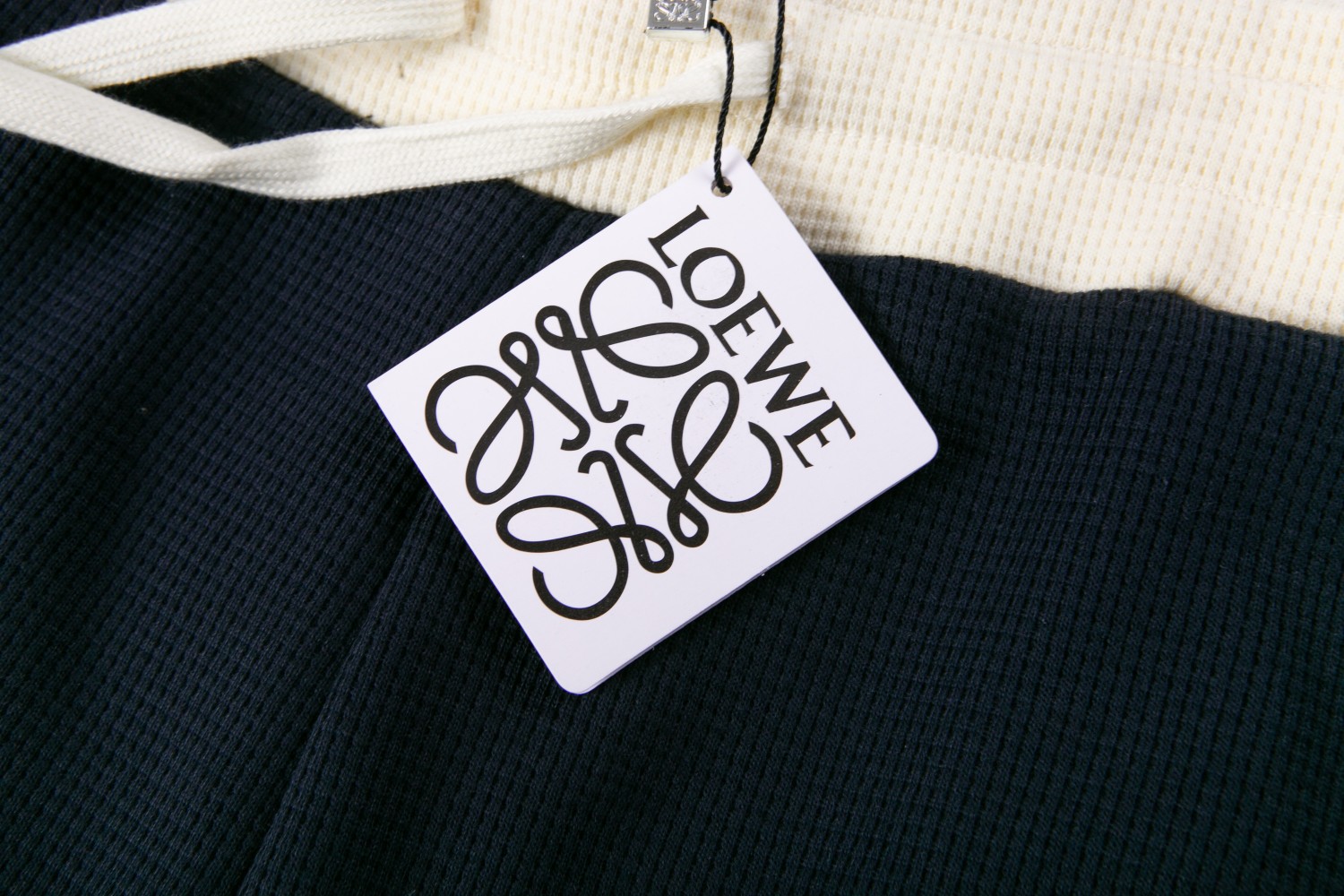 High-End Custom Loew Logo Shorts with Exclusive Embroidery – XS to L Sizes - 图片 8