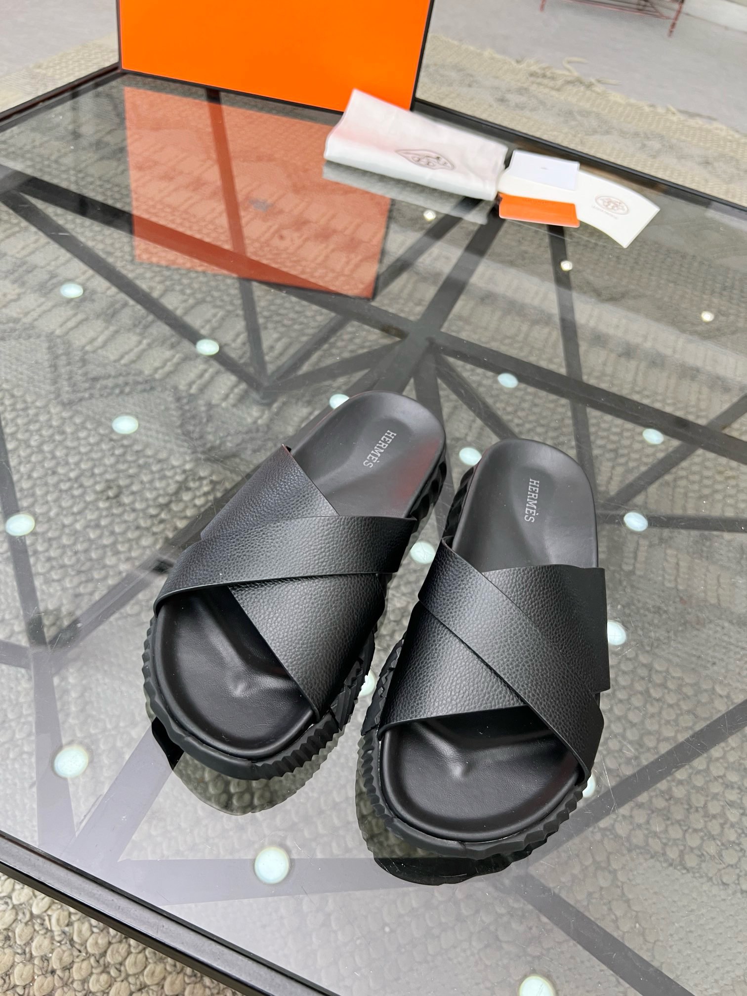 NO:218248,Brand HERMES color original color matching Size 39-44 Customized 45.46 Price Material Hermes new spring and summer slippers counter synchronization, upper imported Italian cowhide, high-quality craftsmanship, original factory special sole, exclusive activity molding sole Super comfortable, Hermes-slippers-sandals, hermes, hermes, sandals, slippers, cowhide19860909品牌HERMES 颜色原版配色 码数39-44定做45.46 价格 材质爱马仕新款春夏拖鞋专柜同步,鞋面意大利进口牛皮,高品质工艺,原厂特供大底,独家活动成型底 超级舒适,爱马仕-拖鞋-凉鞋,hermes,hermes,sandals,slippers,cowhide,Men's shoes