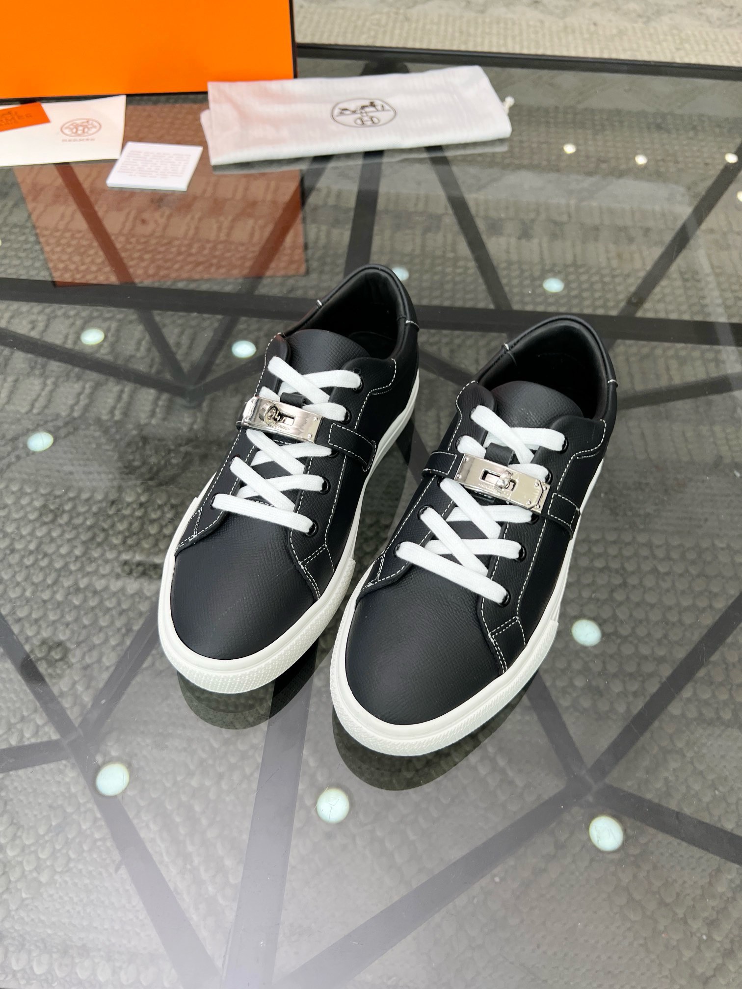 NO:218659,Brand HERMES original color matching, size 39-44 customized 38.45 price, material Hermes new style, boutique sports shoes, soft upper, cowhide, inner style, dynamic original Hermes TPU rubber sole, simple and generous sports and casual, Hermes casual shoes, hermes, hermes, sneakers, cowhide19860909品牌HERMES 颜色原版配色 码数39-44定做38.45 价格 材质爱马仕新款 精品运动鞋 鞋面柔软牛皮牛皮内里版型时尚 动感十足原版爱马仕TPU橡胶底 简洁大方运动休闲,爱马仕 休闲鞋,hermes,hermes,sneakers,cowhide,Men's shoes