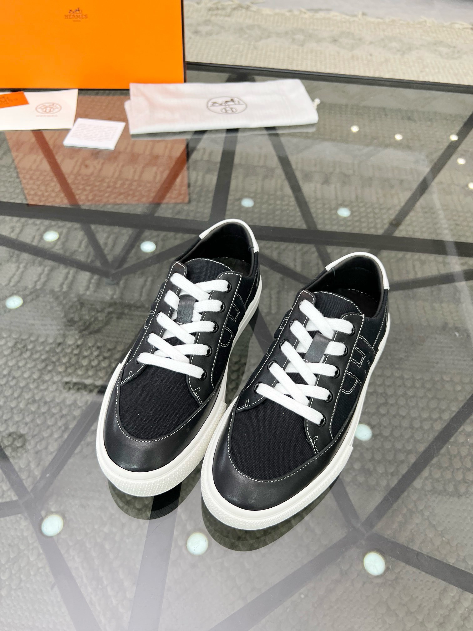 NO:217512,Brand HERMES original color matching, size 39-44 customized 38.45 price, material Hermes new style, boutique sports shoes, soft upper, cowhide, inner style, dynamic original Hermes TPU rubber sole, simple and generous sports and casual, Hermes casual shoes, hermes, hermes, sneakers, cowhide19860909品牌HERMES 颜色原版配色 码数39-44定做38.45 价格 材质爱马仕新款 精品运动鞋 鞋面柔软牛皮牛皮内里版型时尚 动感十足原版爱马仕TPU橡胶底 简洁大方运动休闲,爱马仕 休闲鞋,hermes,hermes,sneakers,cowhide,Men's shoes
