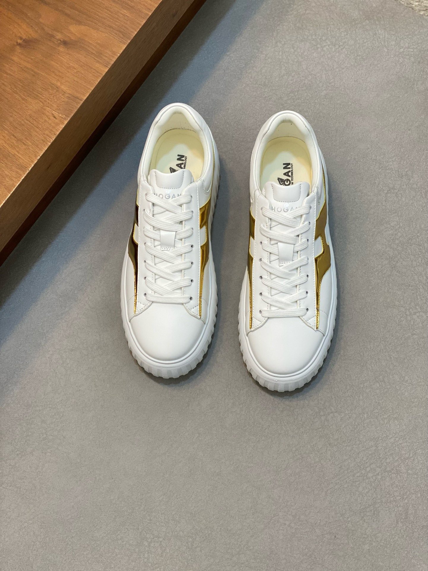 NO:219068,Brand HOGAN Color Original Color Number 39-44 Customized 38.45 Price Material Hogan Original Single Version Top Purchase Men's Latest Counter is available simultaneously, Italian imported original brand ▲▲ Calfskin·Brand Totem Breathable Cloth ▲▲▲ (highlights, nobles, grades) Exquisite workmanship sole original special supply original sole, exclusive double-layer activity · TPU rubber·molded sole; super · Comfortable · Wear-resistant · Anti-slip, Hogan, cowhide19860909品牌HOGAN 颜色原版配色 码数39-44定做38.45 价格 材质霍根原单版本顶级代购男士最新专柜同步发售,意大利进口原版品牌▲▲小牛皮·品牌图腾透气布匹▲▲（凸显高端·贵气·档次）做工考究鞋底原厂特供原版底,独家双层活动·TPU橡胶·成型大底;超级·舒适·耐磨·防滑,霍根,hogan,cowhide,Men's shoes