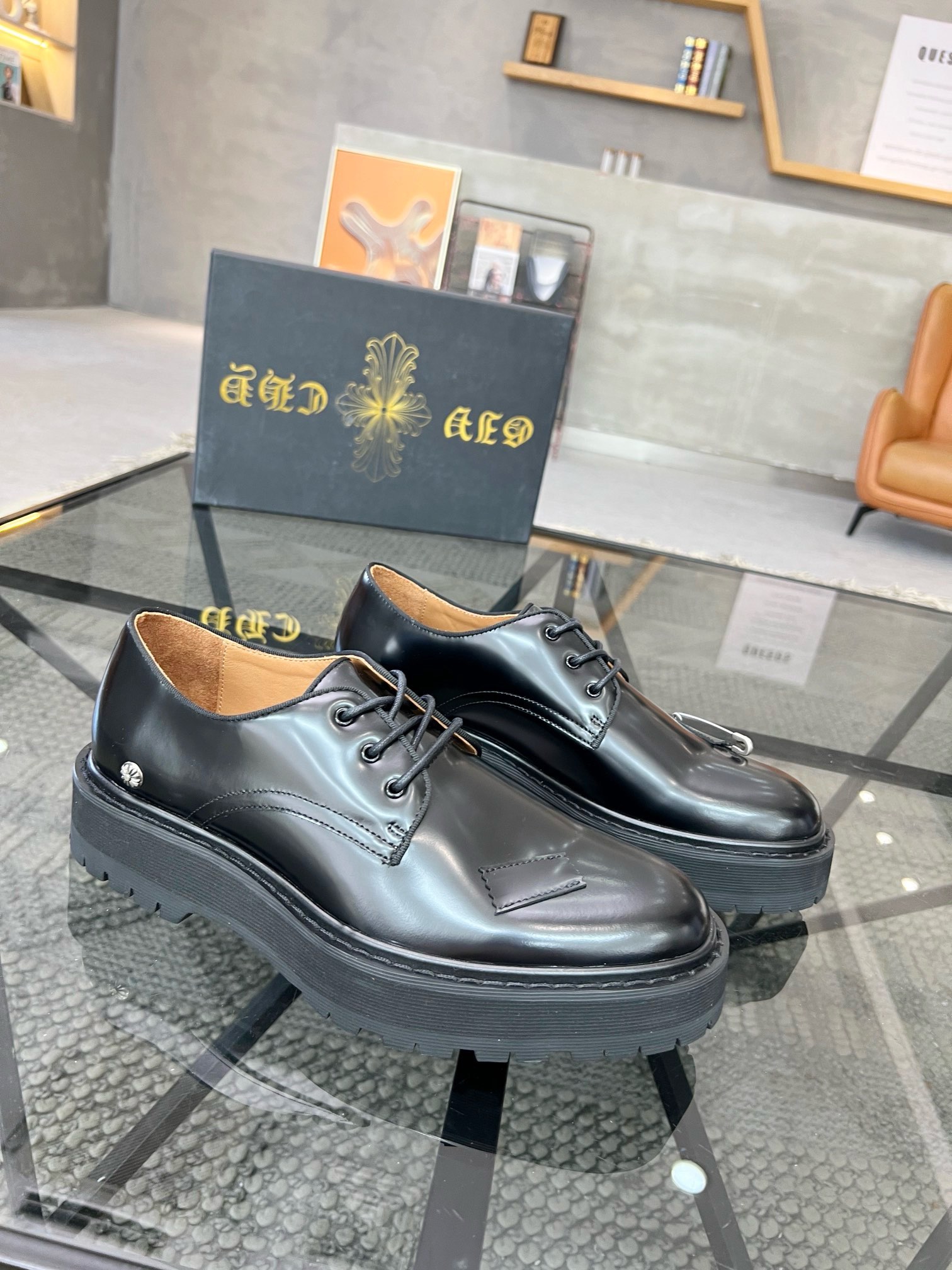 NO:217355,K Top Purchase gram Street Fried Street Men's God's Thick-soled Casual Leather Shoes New Products Comings for the Fighting Counter are available at the same time. Original configurations are available from Italy imported original cowhide fabrics, high-quality splicing double-car line craftsmanship high-end and atmospheric trendy experts, all imported water-dyed cowhide inner mats, original soles are specially supplied with original soles, super comfortable, original order goods, high-quality, you can enter and exit the counter at will, welcome to compare the counter synchronization Number of codes 39 40 41 42 43 44,,cowhide19860909K 顶级代购 克 炸街男神厚底休闲皮鞋新品来袭专柜同步发售原厂配置,意大利进口原版牛皮面料,高品质拼接双车线工艺高端大气潮达人必备,全进口水染牛皮里垫,鞋底原厂特供原版底超级舒适,原厂跟单货 高品质,可随意进出专柜,欢迎对比专柜同步 码数 39 40 41 42 43 44,,cowhide,Men's shoes