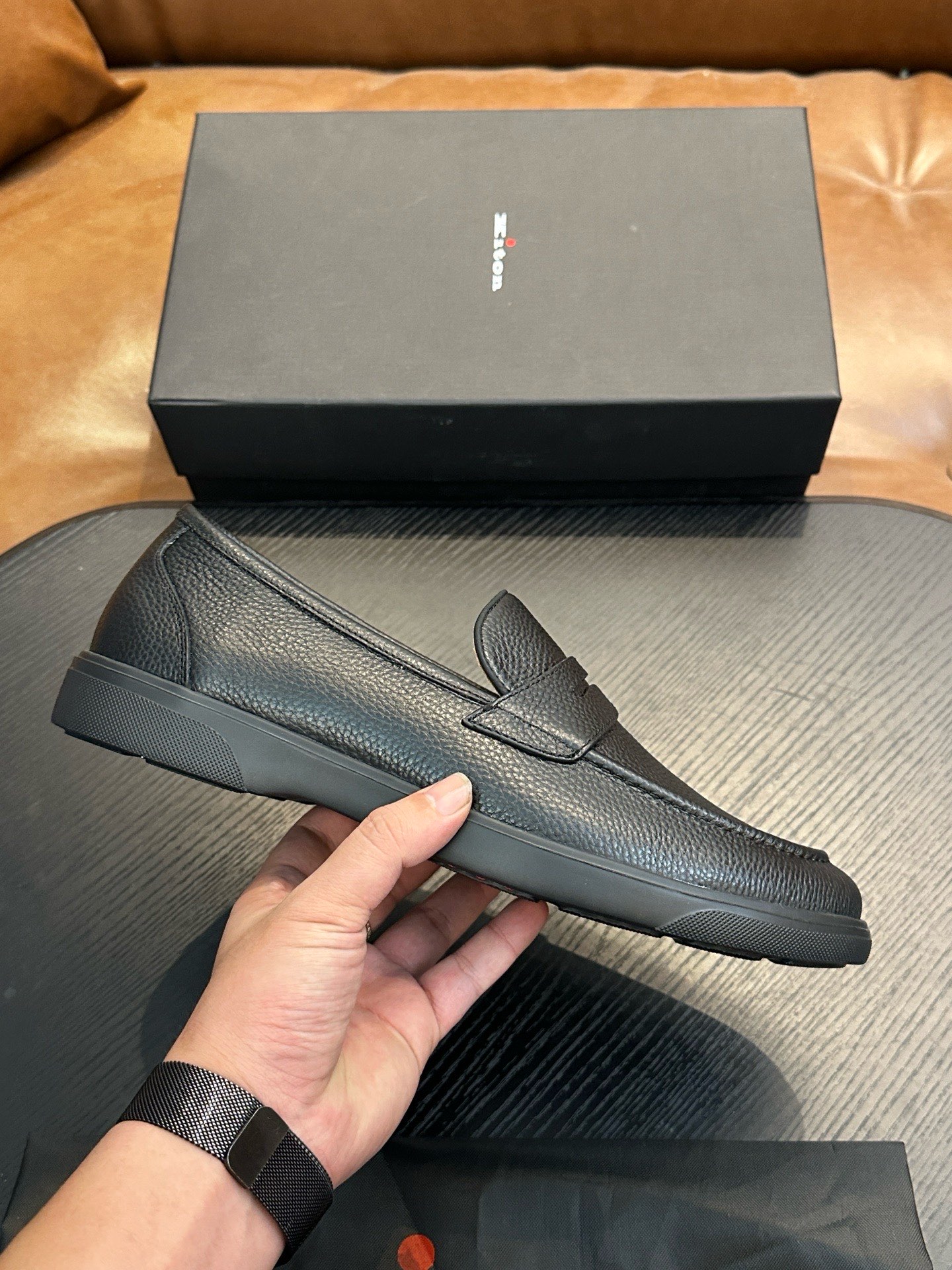 NO:620667,Kiton high-end luxury product, men's calfskin fabric sports shoes, the upper is made of calfskin, made with one-piece molding process, comfortable and breathable, the tongue has Kiton micro-marking, and the original outsole is 1:1, providing a comfortable foot feel!  Size39-44 (38 45 46 47 customized), Kiton casual shoes, sneakers, cowhide19860909Kiton高端奢品,男士小牛皮面料运动鞋,鞋面由小牛皮制成,一体成型工艺制作,舒适透气,鞋舌Kiton微标,原版大底1:1,提供舒适脚感！ Size39-44（38 45 46 47定做）,Kiton 休闲鞋,sneakers,cowhide,Men's shoes