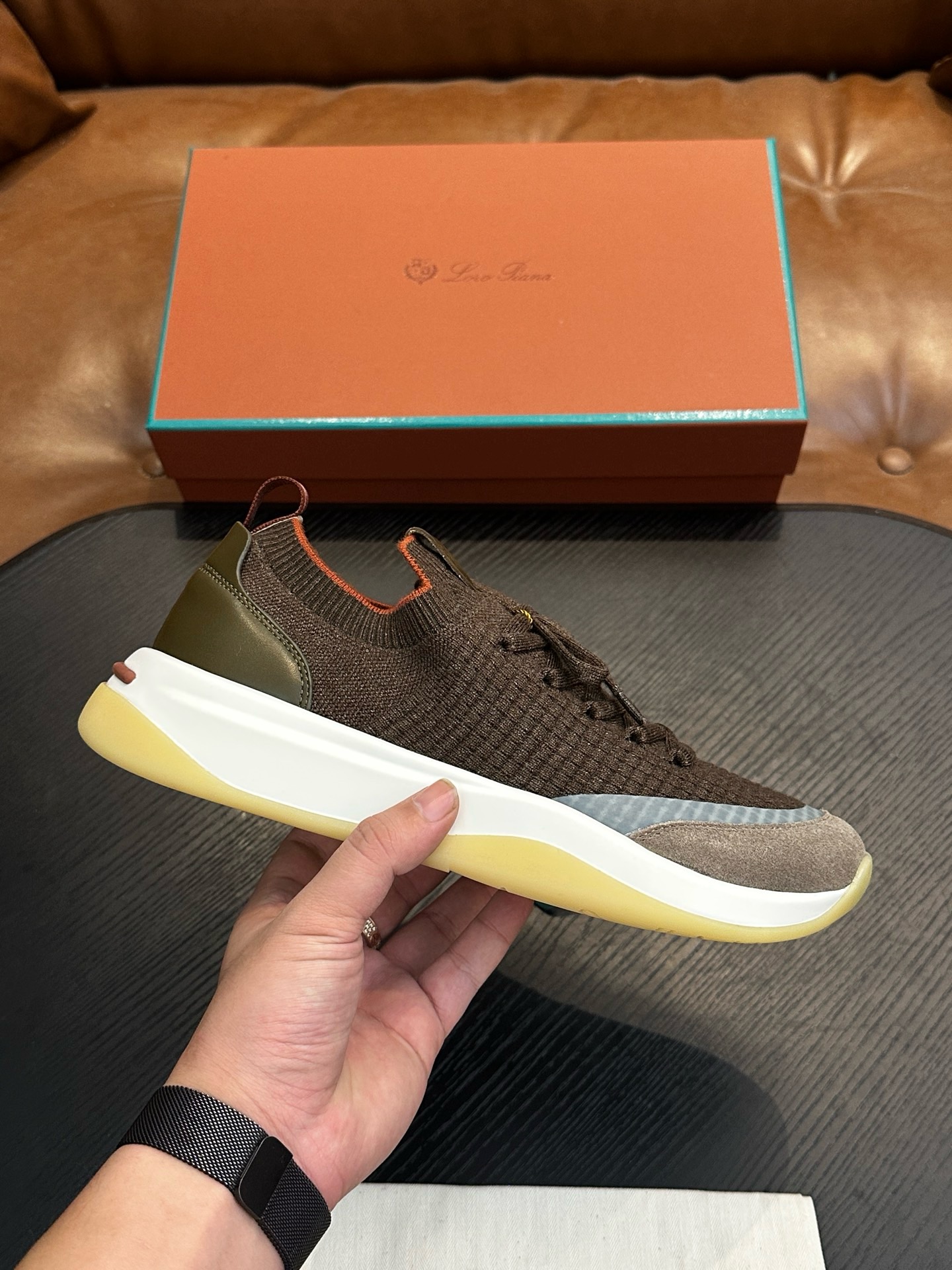 NO:620654,LoroPian*/诺yo-Panya LP home 410/Walk Wish series men's sports shoes | Adopt a new shape and wider silhouette design to create an extraordinary comfortable wearing experience | Ultra-light sole creates a charming modern aesthetic | Wish wool pique knitted upper | With elegant lining | Soft suede on the toe | Soft leather on the heel | Storm  System processing, adaptable to various weather conditions | Counter original box packaging with dust bag Size39-44 (customized at 38.45.46), LP casual shoes, loro piana, loro piana, sneakers19860909LoroPian*/诺悠-翩雅 LP家410/Walk Wish系列男士运动鞋｜采用全新外形和更宽大的廓形设计,营造超凡舒适的穿着体验｜超轻鞋底营造迷人的现代美感｜Wish羊毛珠地针织鞋面｜搭配考究衬里｜鞋头设有柔软绒面革｜鞋跟点缀柔软皮革｜经Storm System处理,适应各种天气情况｜专柜原盒包装附防尘袋 Size39-44（38.45.46定做）,LP休闲鞋,loro piana,loro piana,sneakers,Men's shoes