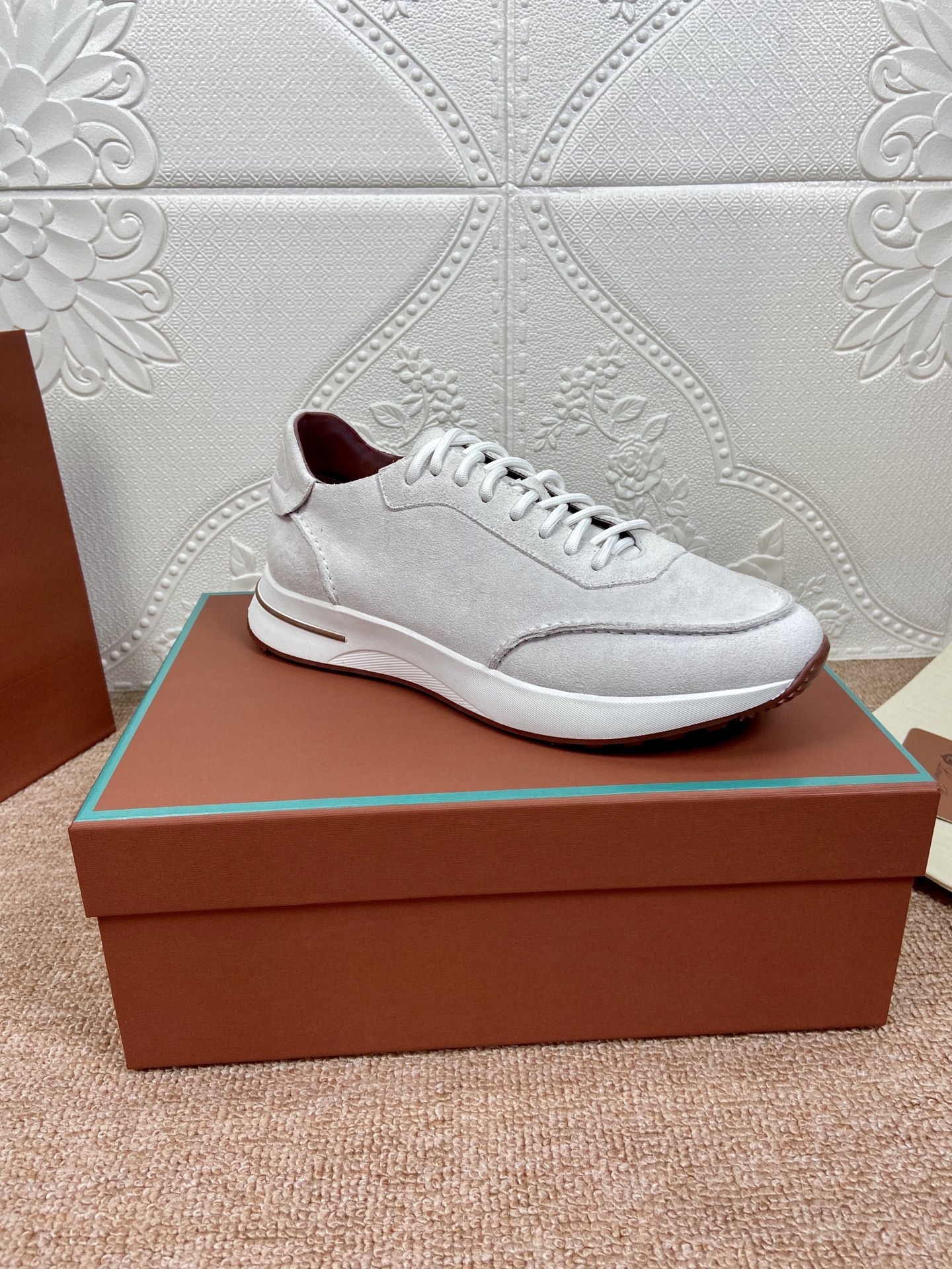 NO:682377,Lor＊iana classic sports and leisure series, the fabric is made of imported high mercerized cowhide, with full cowhide lining. Color: black/blue/apricot/brown/white/grey. Six colors available. Size 39-46, casual shoes/sports shoes, sneakers, cowhide19860909Lor＊iana经典运动休闲系列,面料采用进口高丝光牛绒,全牛皮内里垫脚 颜色黑色/蓝色/杏色/棕色/白色/灰色六色可选 码数39-46,休闲鞋/运动鞋,sneakers,cowhide,Women's Shoes