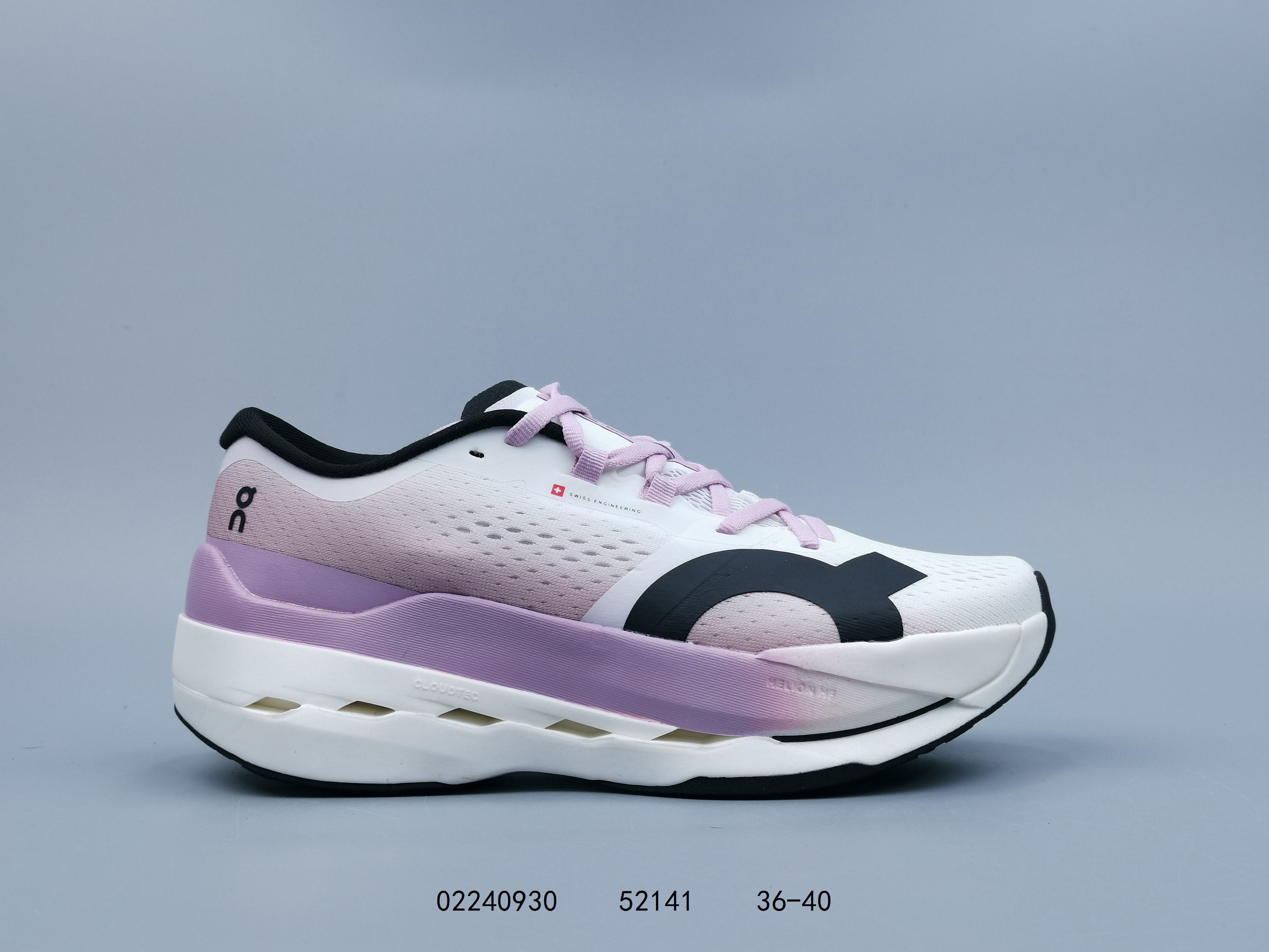💰150
【新品🔥公司级】昂跑（On）Cloudboom Max 舒适时尚支撑 马拉松跑步鞋，On昂跑Cloudboom Max是一款专为马拉松跑者设计的长距离竞速跑鞋，采用双层Helion™ HF hyperfoam泡棉中底、含玻璃纤维的Speedboard®速度板和轻盈透气鞋面，提供强劲缓震、能量反馈和舒适脚感，适用于各个水平的马拉松跑者，Cloudboom Max搭载双层Helion™ HF hyperfoam泡棉中底，提供能量反馈和舒适脚感，配合含玻璃纤维的Speedboard®速度板，提升跑步效率和支撑性能。鞋面轻盈透气，能贴合并适应足部运动姿态，保持脚部干爽；橡胶外底具备良好抓地力，增强路面稳定性。 ‌

尺码:  36-40
编码:  02240930