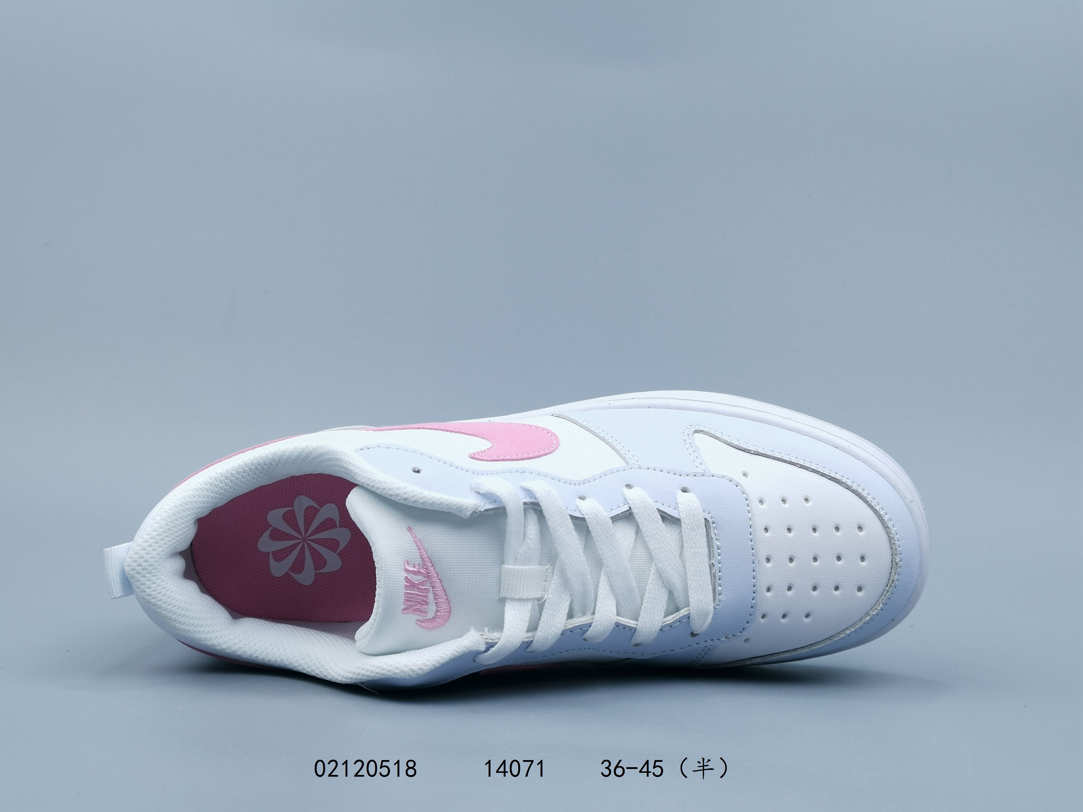 💰💰80元
耐克（NIKE）男女子运动鞋 COURT BOROUGH LOW 小空军低帮板鞋。1.其皮革材质的鞋面结合网眼鞋舌，在出众外观与质感的同时提供稳固支撑，并且提升透气性。弹力鞋垫，耐穿舒适，增加缓震性能。2.耐克COURT也是耐克性价比比较高的鞋款，COURT鞋型很像AJ1LOW，鞋底很像AF1，当然还是有差别的，毕竟产品用料，定位都不一样，性价比来说还是不错的选择。3.这款鞋子加上外底采用扭转点设计，流畅启停，灵活抓地;鞋身有着耐克logo标志，展现品牌价值。

类型：男女鞋
货号：BQ5448-110
码数：36-44含半码
编码:   02120518