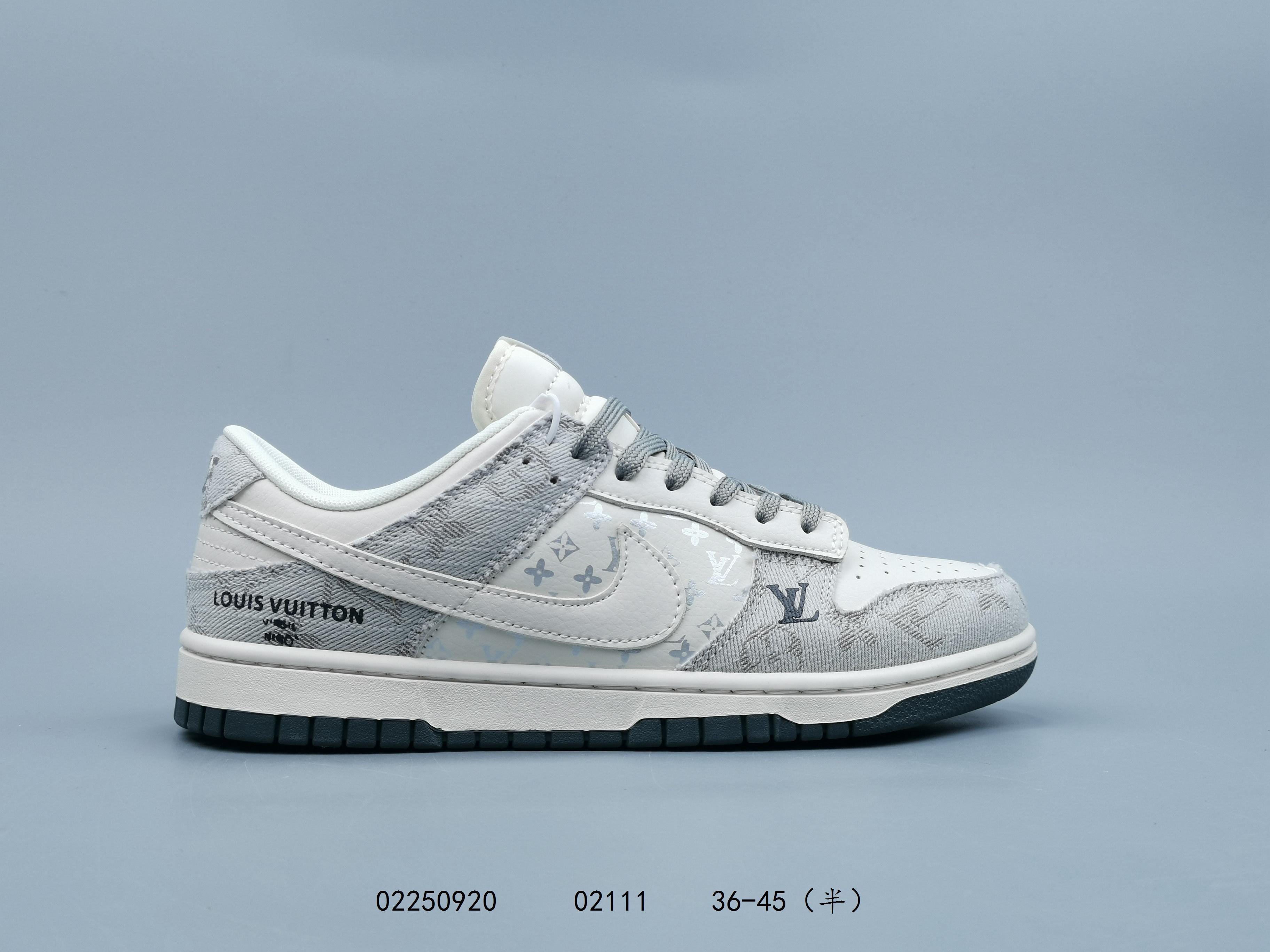 💰120元
耐克 Nike Sb Dunk Low Pro 男女同款运动鞋复古板鞋，尽情迈步，彰显个性风采。采用柔软皮革鞋面，经久耐穿，塑就如元年款 Dunk 般的复古质感。鞋头透气孔，搭配鞋口和鞋舌形状，忠实沿袭元年款经典外观。全掌型橡胶外底，造就非凡抓地力。Dunk 起初专为篮球运动打造，于 80 年代末成为滑板界新宠，现已跃升成为街头时尚标杆。加垫低帮鞋口结合耐穿外底，助你自信舞动。

货号：FJ1674
码数：36 36.5 37.5 38 38.5 39 40 40.5 41 42 42.5 43 44 45 
编码:02250920