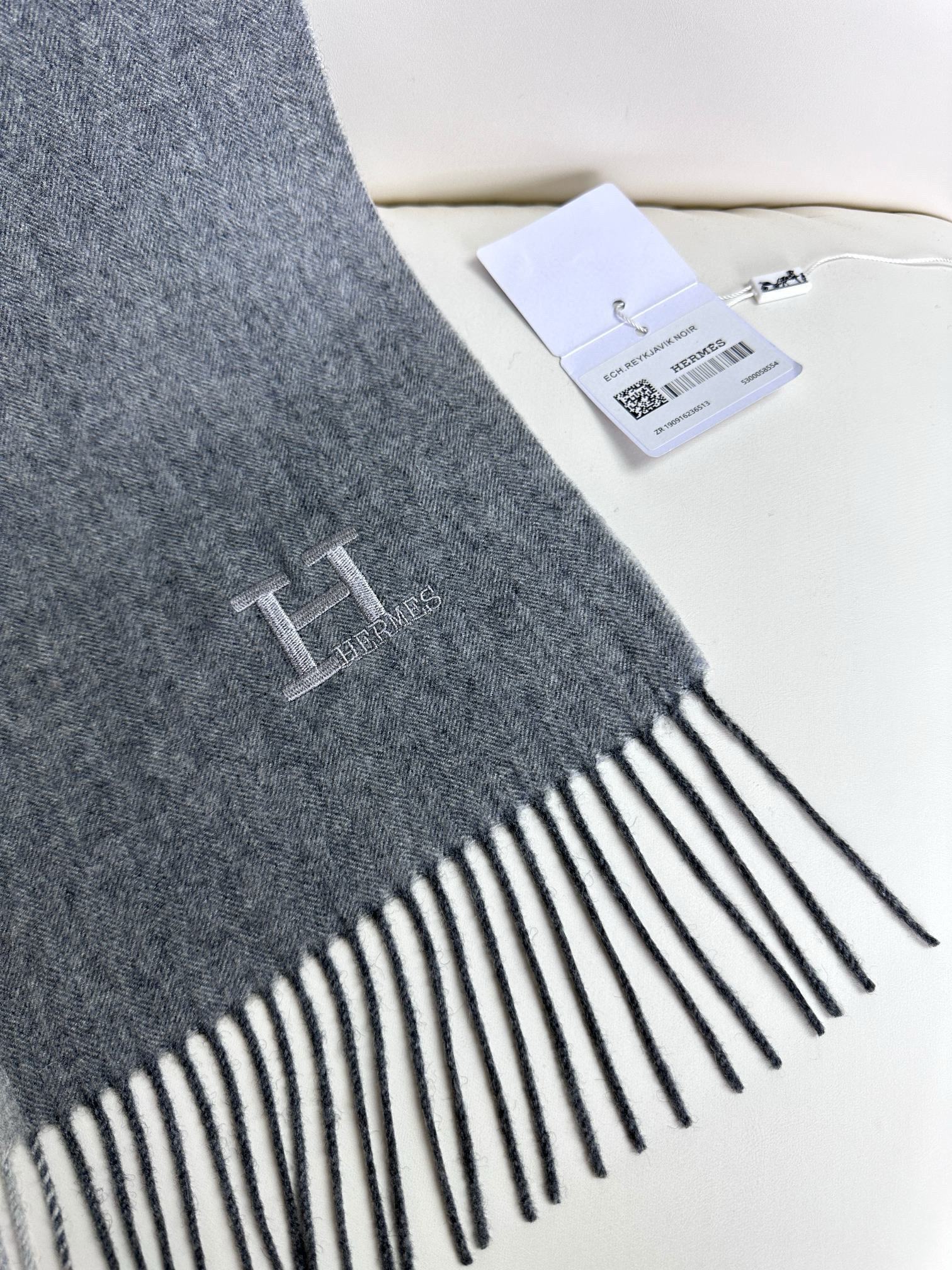 上新！Hermes · 爱马仕，大H难得一见的温柔配色，低调又不失优雅❗️】重点推荐❗️双边配色，一条围