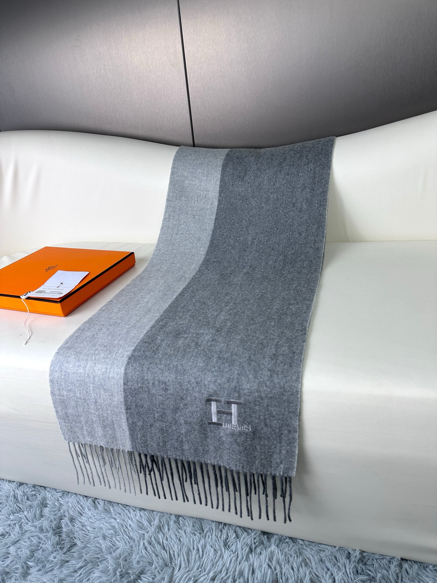 上新！Hermes · 爱马仕，大H难得一见的温柔配色，低调又不失优雅❗️】重点推荐❗️双边配色，一条围