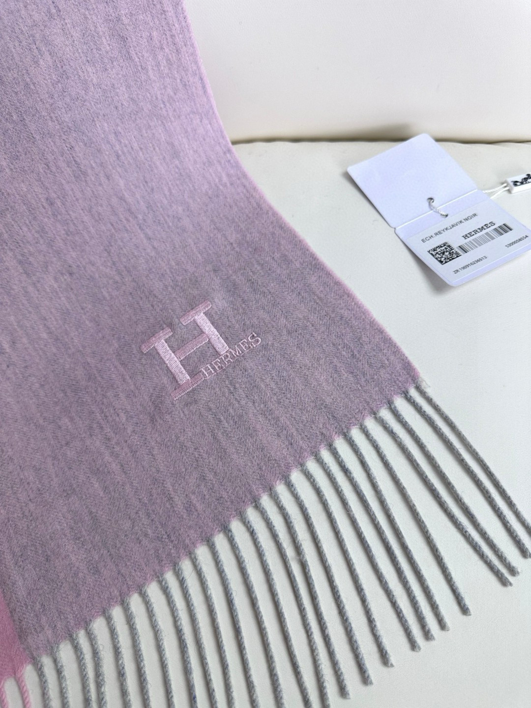 上新！Hermes · 爱马仕，大H难得一见的温柔配色，低调又不失优雅❗️】重点推荐❗️双边配色，一条围