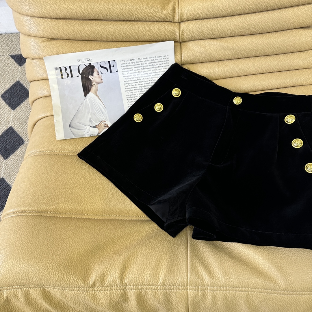 “Balman Autumn Female Suit with Chained Velvet Shorts and Gold Buttons” - 图片 2