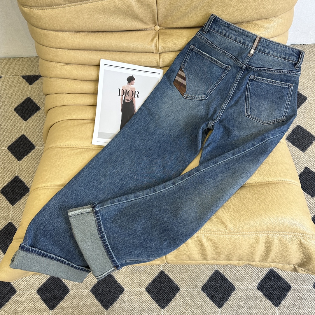 “Packaged Single-Size Female Suit: 24 New Pairs of Stylish Barberly Cosmopolitan Jeans” - 图片 9