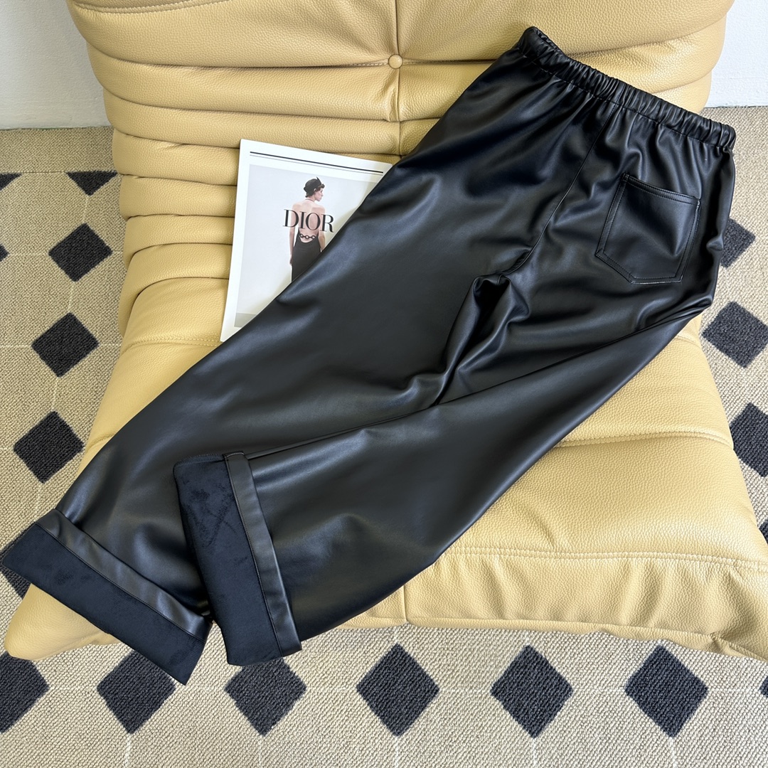 Trendy Women’s Autumn/Winter Pants: Croar Cross Embroidered, Leather, Straight-Barrel – Inclusive and Stylish - 图片 9