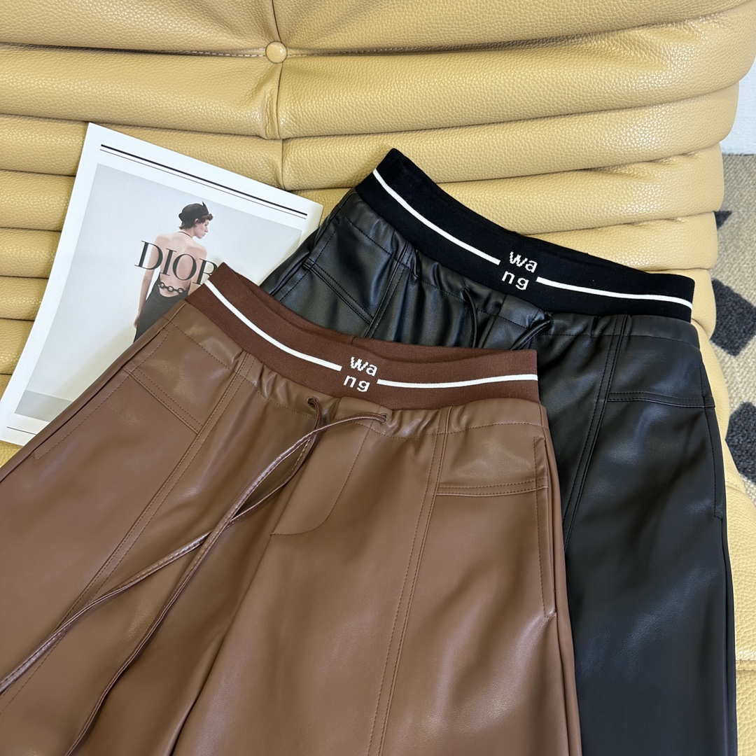 Women’s Winter Suit: Soft, Warm, Stylish, and Comfortable with Broad Legs and Pup Pants - 图片 4
