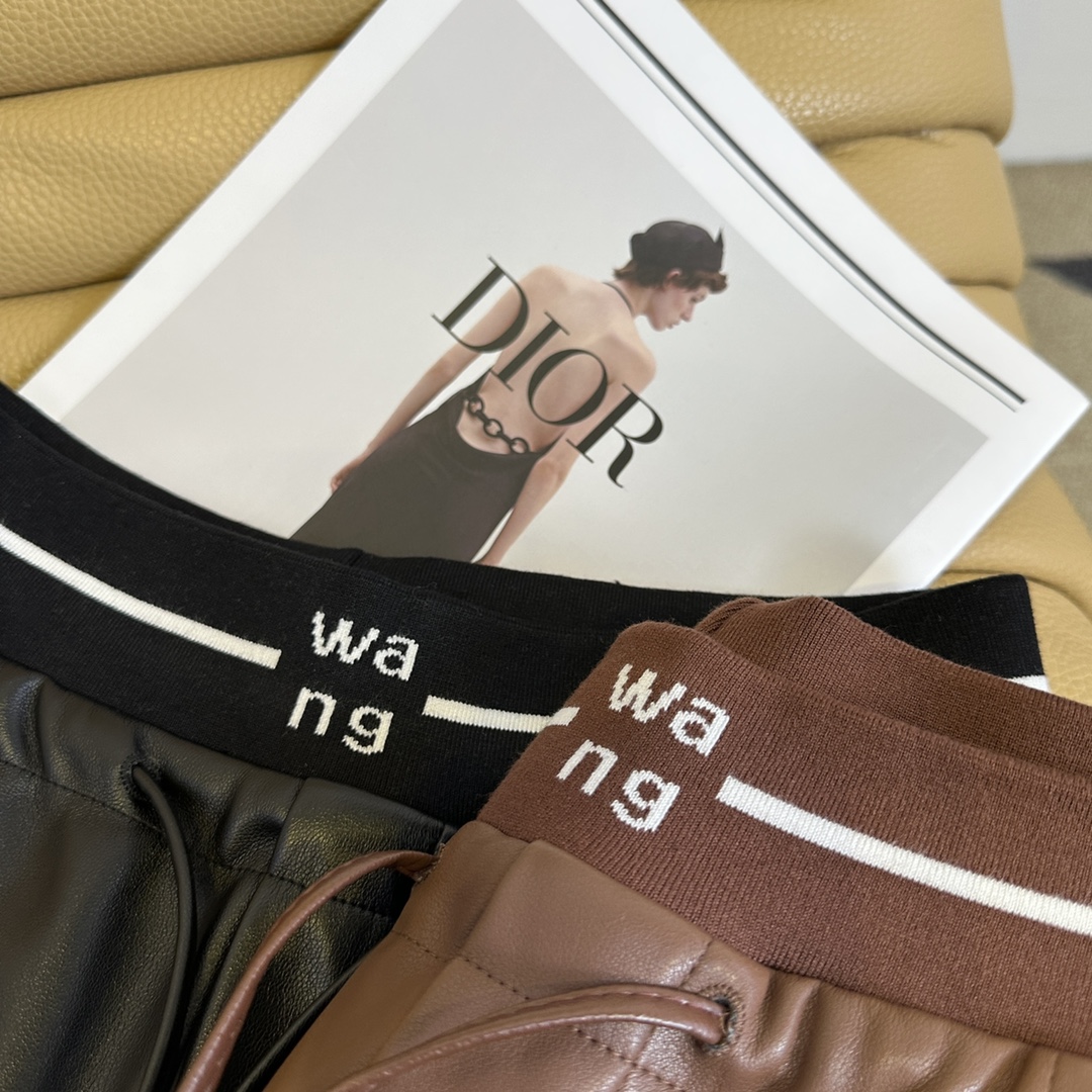 Women’s Winter Suit: Soft, Warm, Stylish, and Comfortable with Broad Legs and Pup Pants - 图片 5