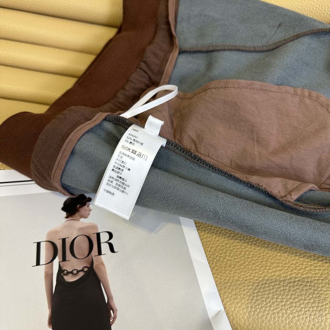 Women’s Winter Suit: Soft, Warm, Stylish, and Comfortable with Broad Legs and Pup Pants - 图片 8