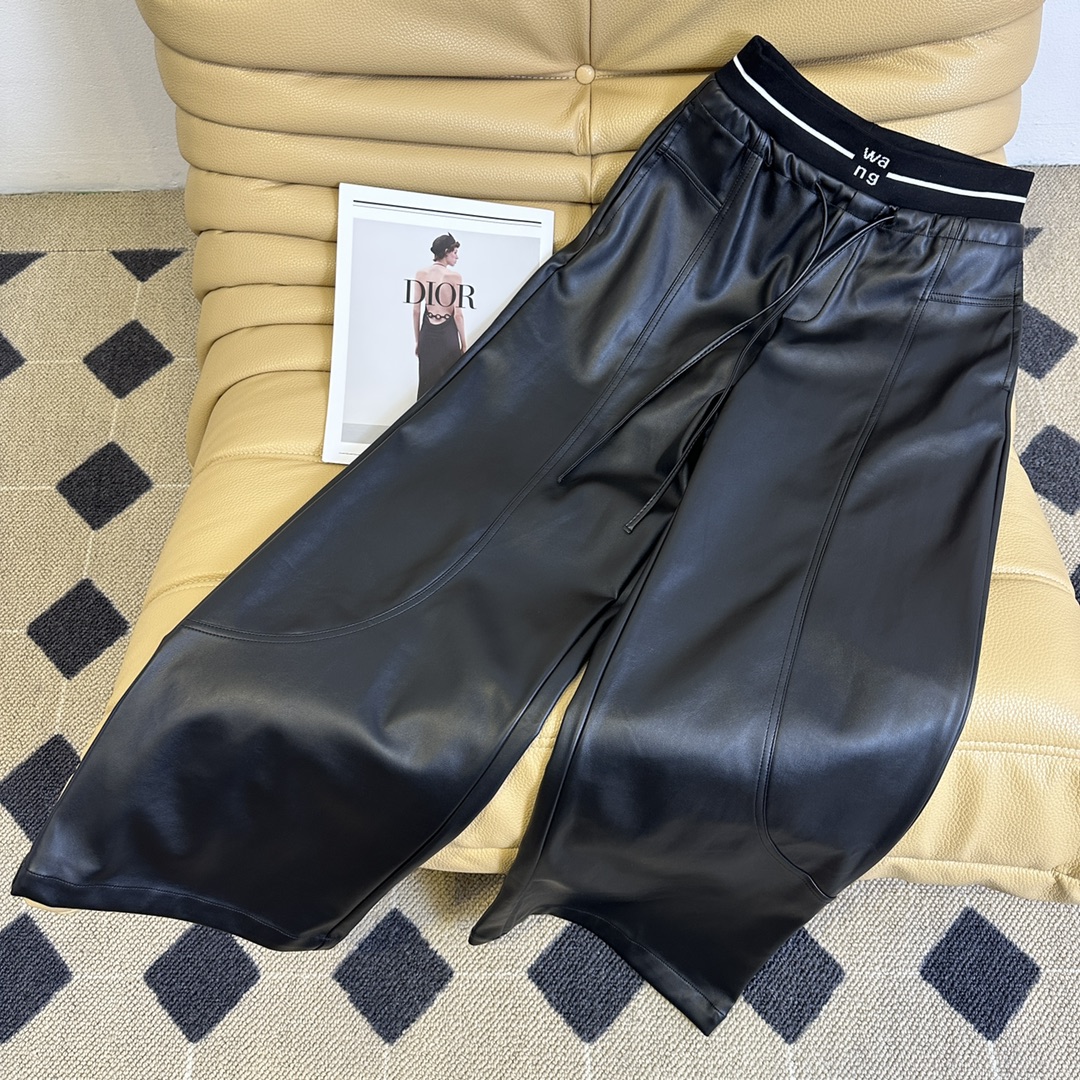 Women’s Winter Suit: Soft, Warm, Stylish, and Comfortable with Broad Legs and Pup Pants