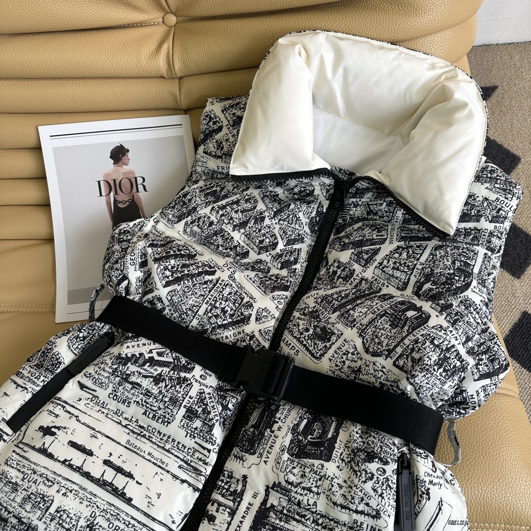Stylish Fall/Winter Monograph: Single-Handed Female Suit with Dustproof Bag & Paris Map Ski Vests - 图片 2