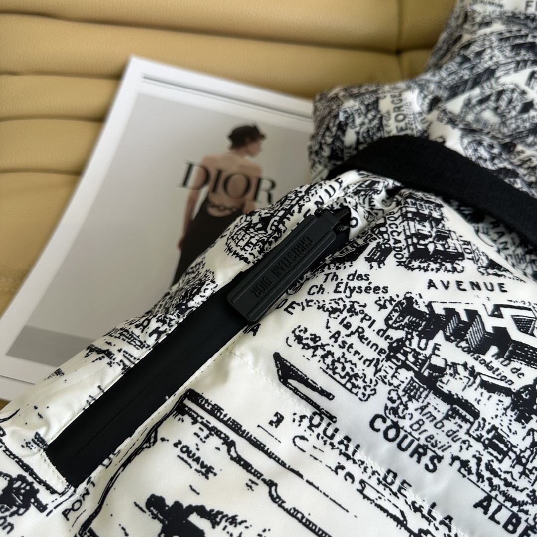 Stylish Fall/Winter Monograph: Single-Handed Female Suit with Dustproof Bag & Paris Map Ski Vests - 图片 5