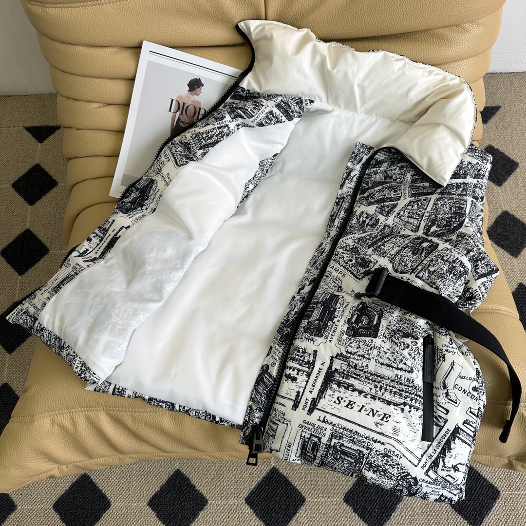 Stylish Fall/Winter Monograph: Single-Handed Female Suit with Dustproof Bag & Paris Map Ski Vests - 图片 7
