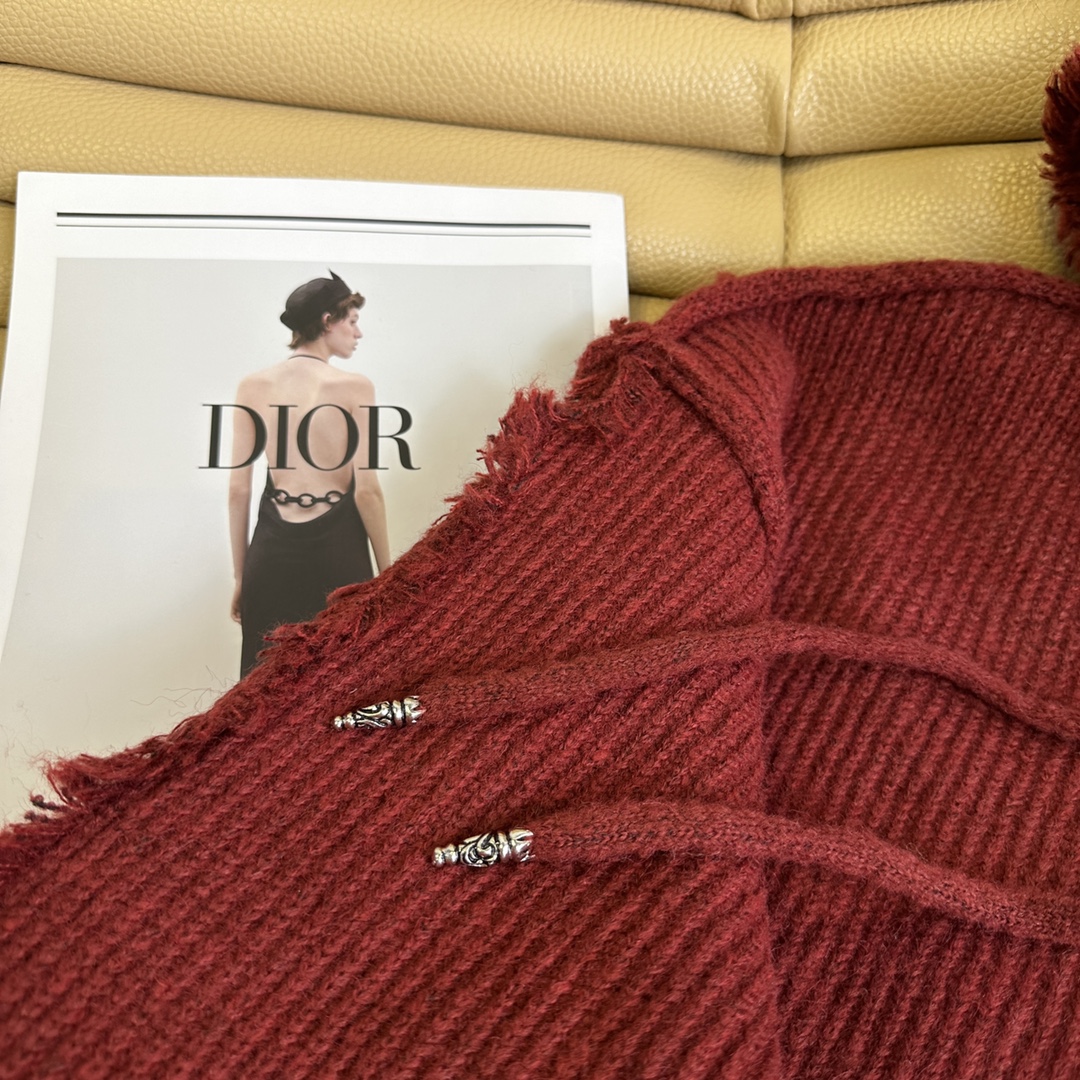 Stylish Red Sweater and Fashionable Suit Set for Autumn and Winter - 图片 5
