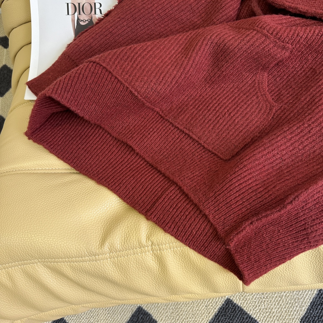 Stylish Red Sweater and Fashionable Suit Set for Autumn and Winter - 图片 7
