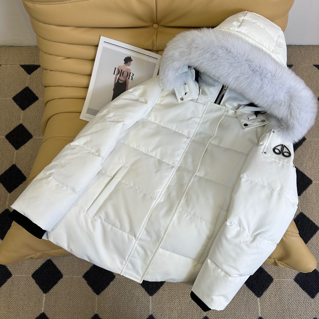 “New Hooded Coats with Velvet Lining and Waterproof Design for Women”