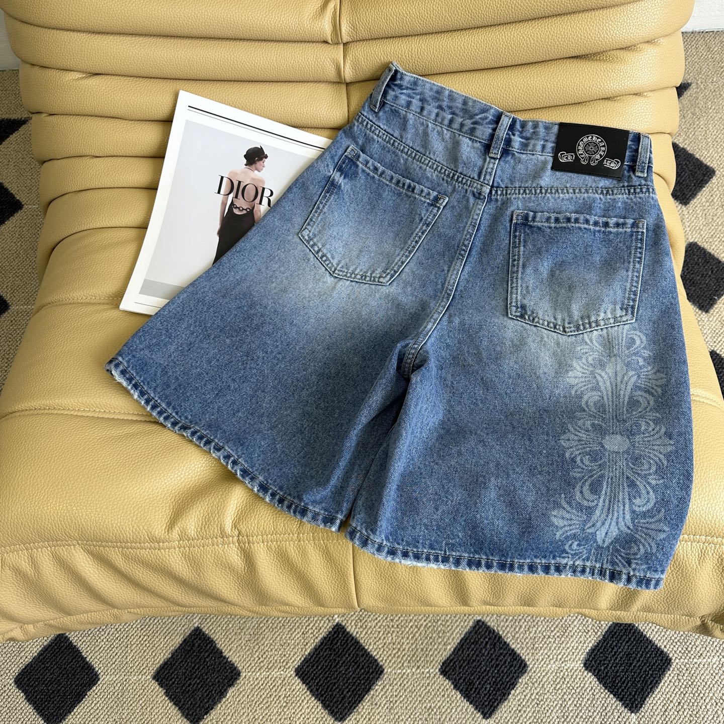 Fashion Forward: Original Scoundrel in Stylish American-Designed Attire - 图片 9