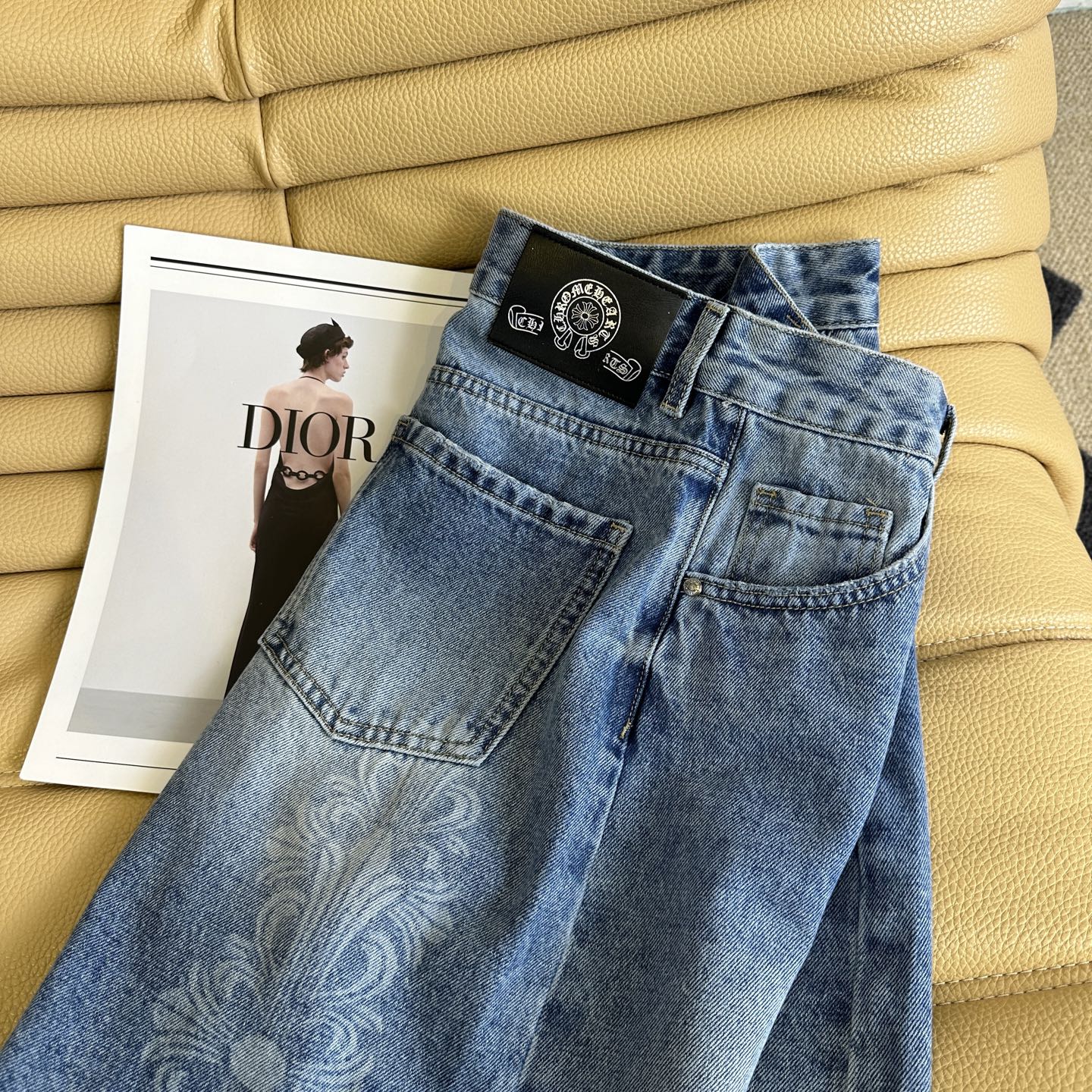 Fashion Forward: Original Scoundrel in Stylish American-Designed Attire - 图片 3