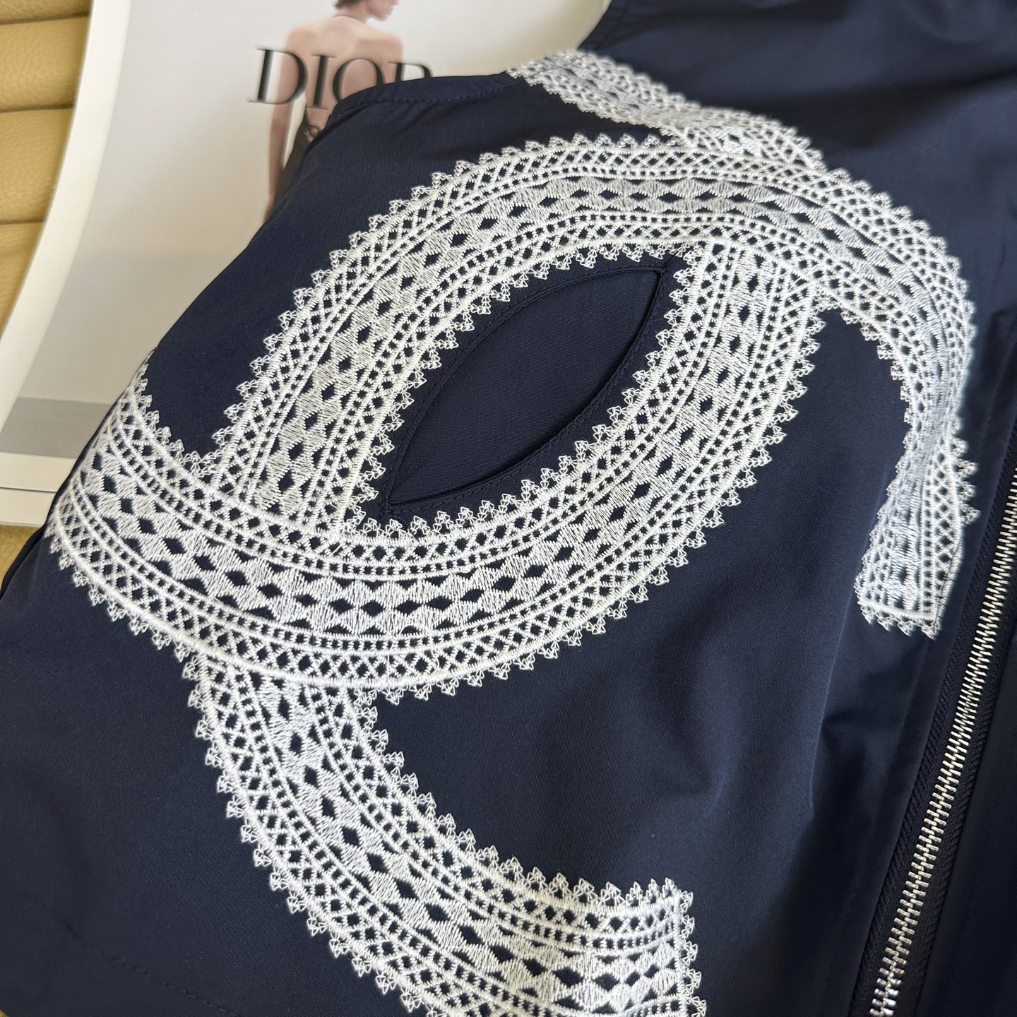 Fashion Flashback: Stylish Vests, Skirts, Caps, and Dresses in Summer Styles - 图片 6
