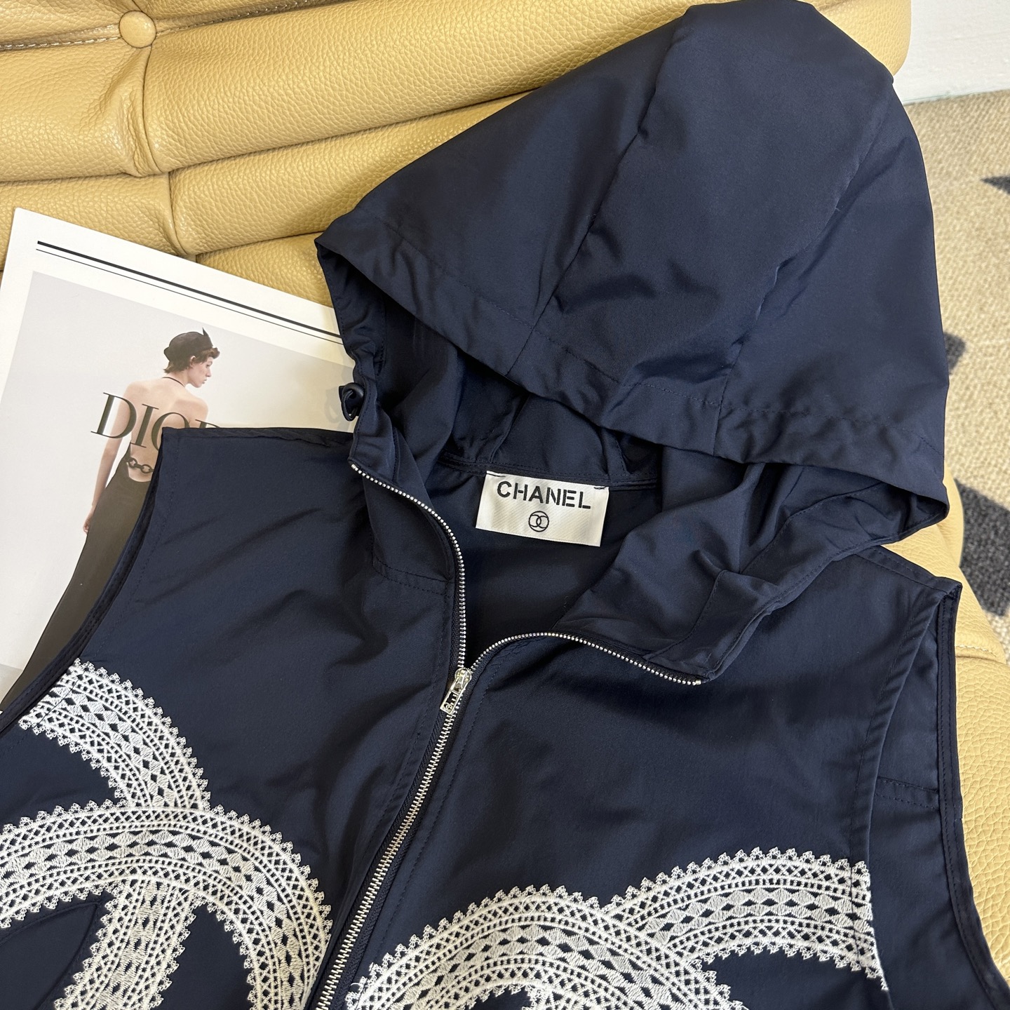 Fashion Flashback: Stylish Vests, Skirts, Caps, and Dresses in Summer Styles - 图片 4