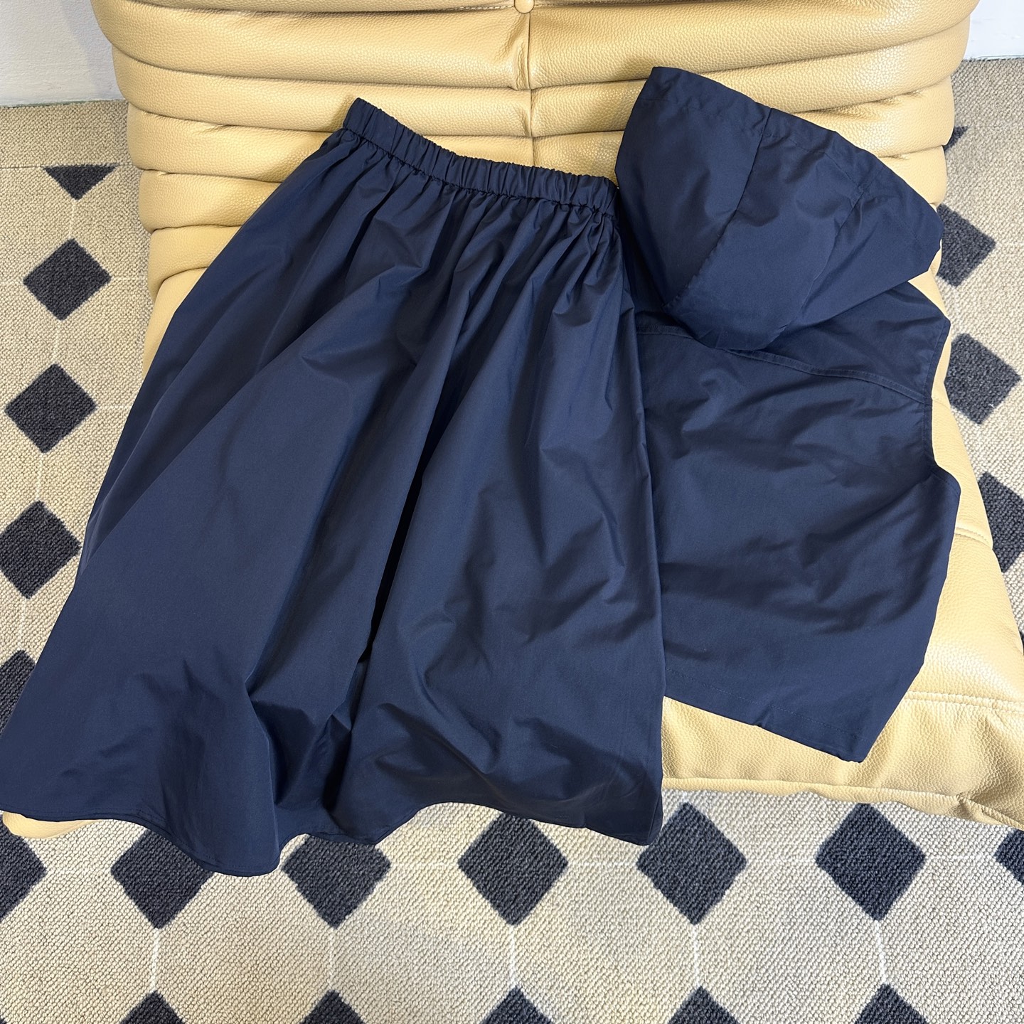 Fashion Flashback: Stylish Vests, Skirts, Caps, and Dresses in Summer Styles - 图片 9