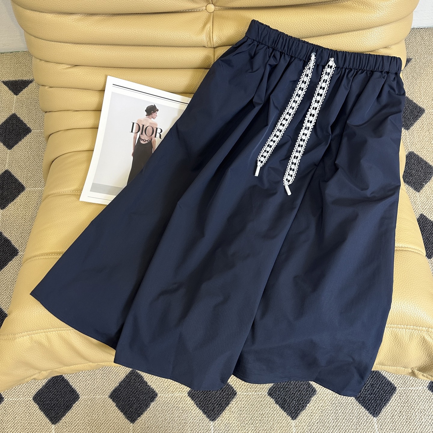 Fashion Flashback: Stylish Vests, Skirts, Caps, and Dresses in Summer Styles - 图片 3