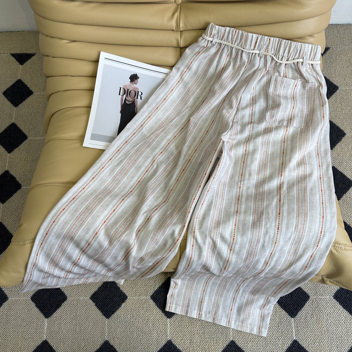 “Raf Cotton Suit with Air-Skinned Face and Striped Design” - 图片 9