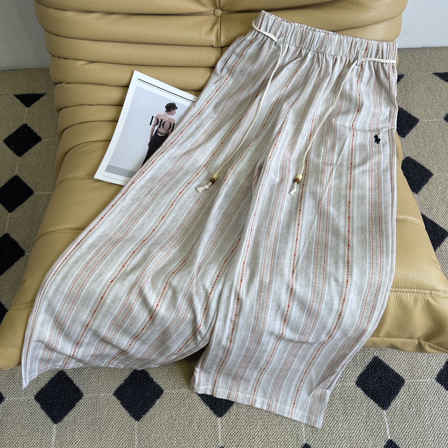 “Raf Cotton Suit with Air-Skinned Face and Striped Design”