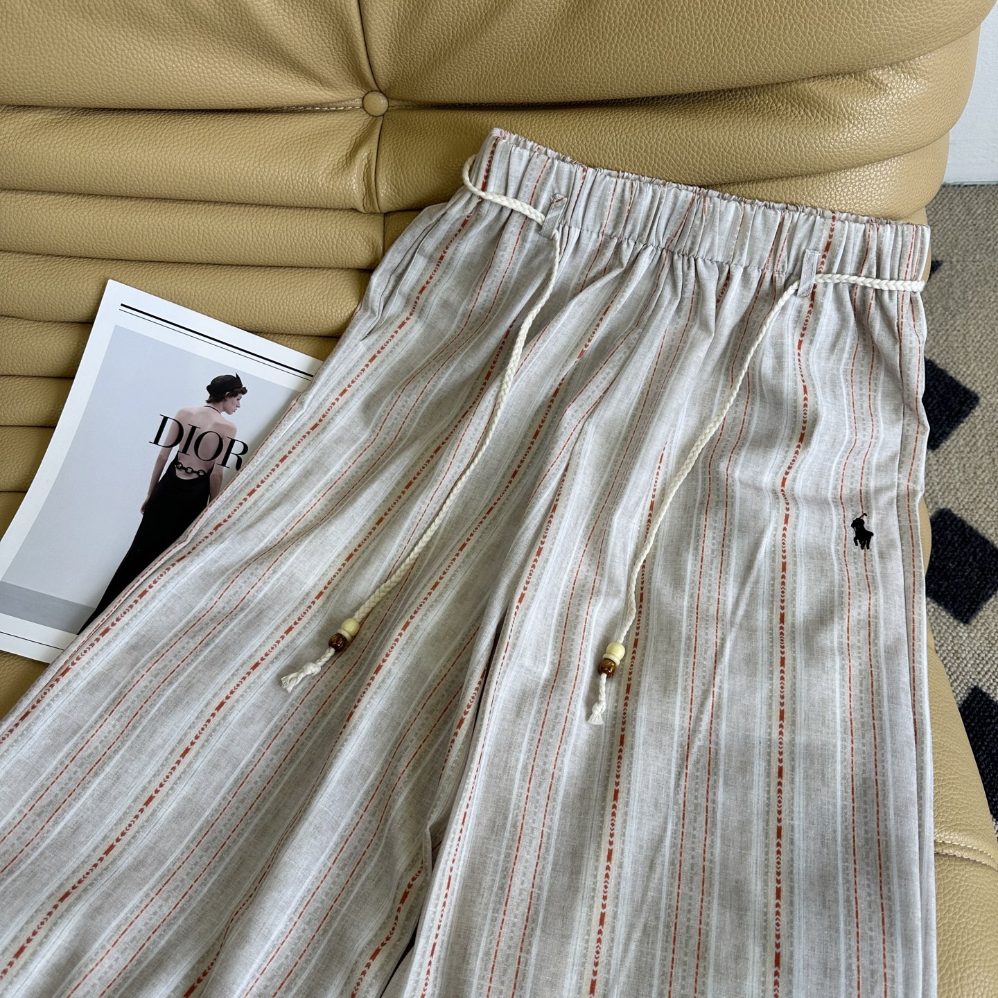 “Raf Cotton Suit with Air-Skinned Face and Striped Design” - 图片 2