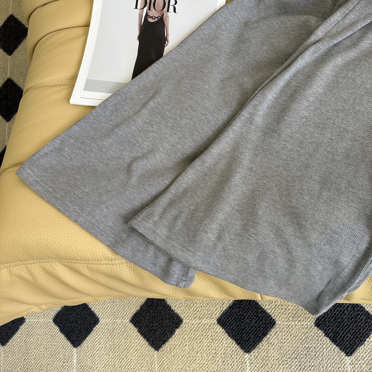 “Long Legs in Perfect Shirt and Pants: Soft and Easy Style” - 图片 6