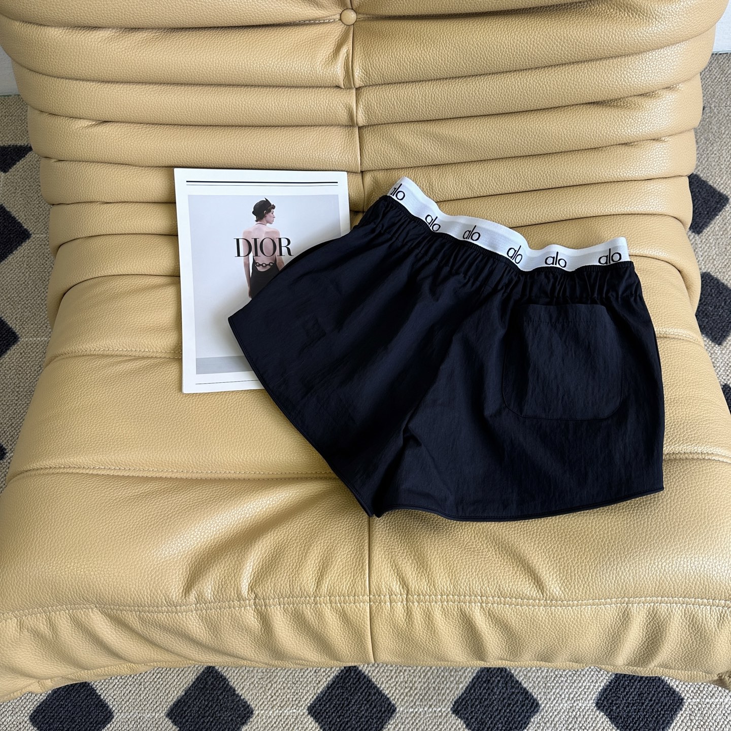 Stylish and Comfortable Women’s Gym Running Shorts with Lace Details and Multiple Sizes - 图片 9