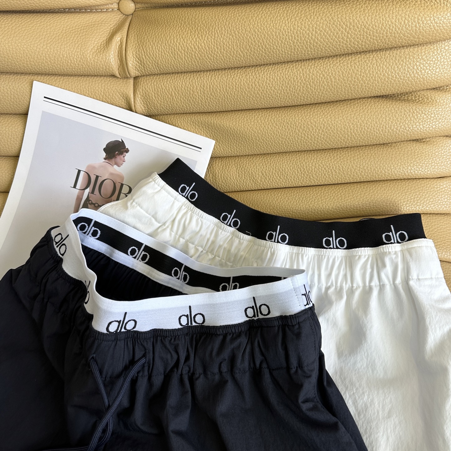 Stylish and Comfortable Women’s Gym Running Shorts with Lace Details and Multiple Sizes - 图片 4