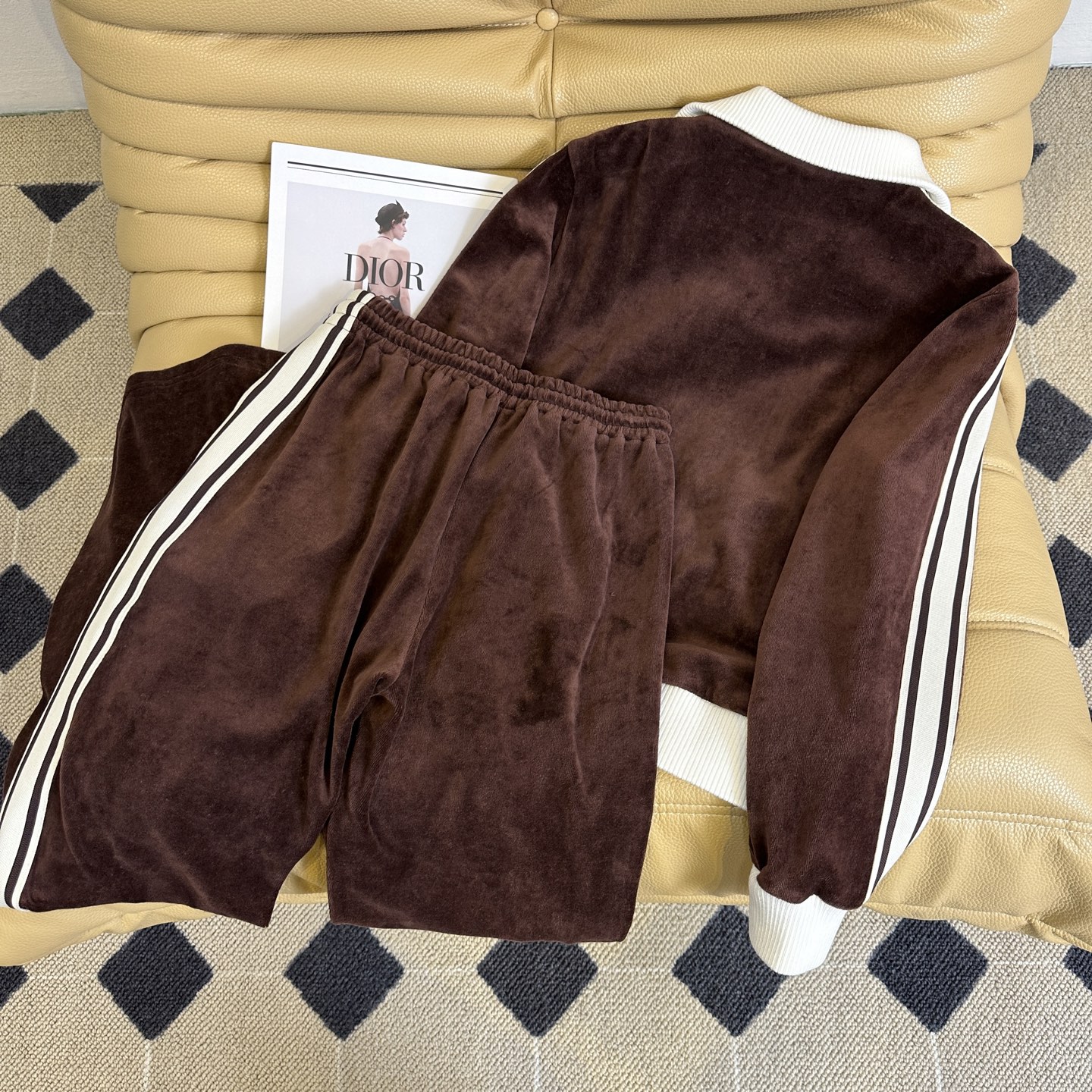 “New Sales: One-Size-Fits-All Women’s Clothes in Various Colors and Styles” - 图片 9