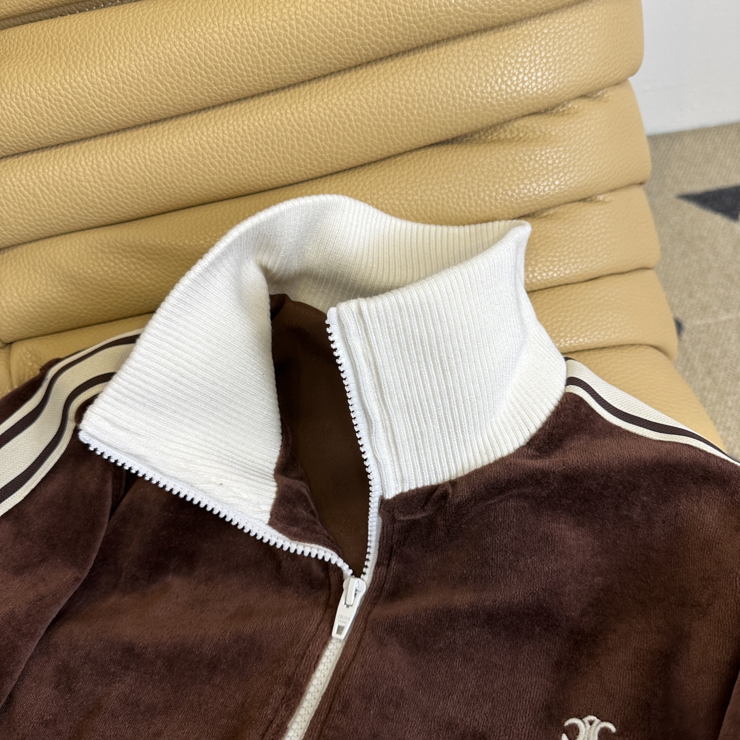 “New Sales: One-Size-Fits-All Women’s Clothes in Various Colors and Styles” - 图片 4