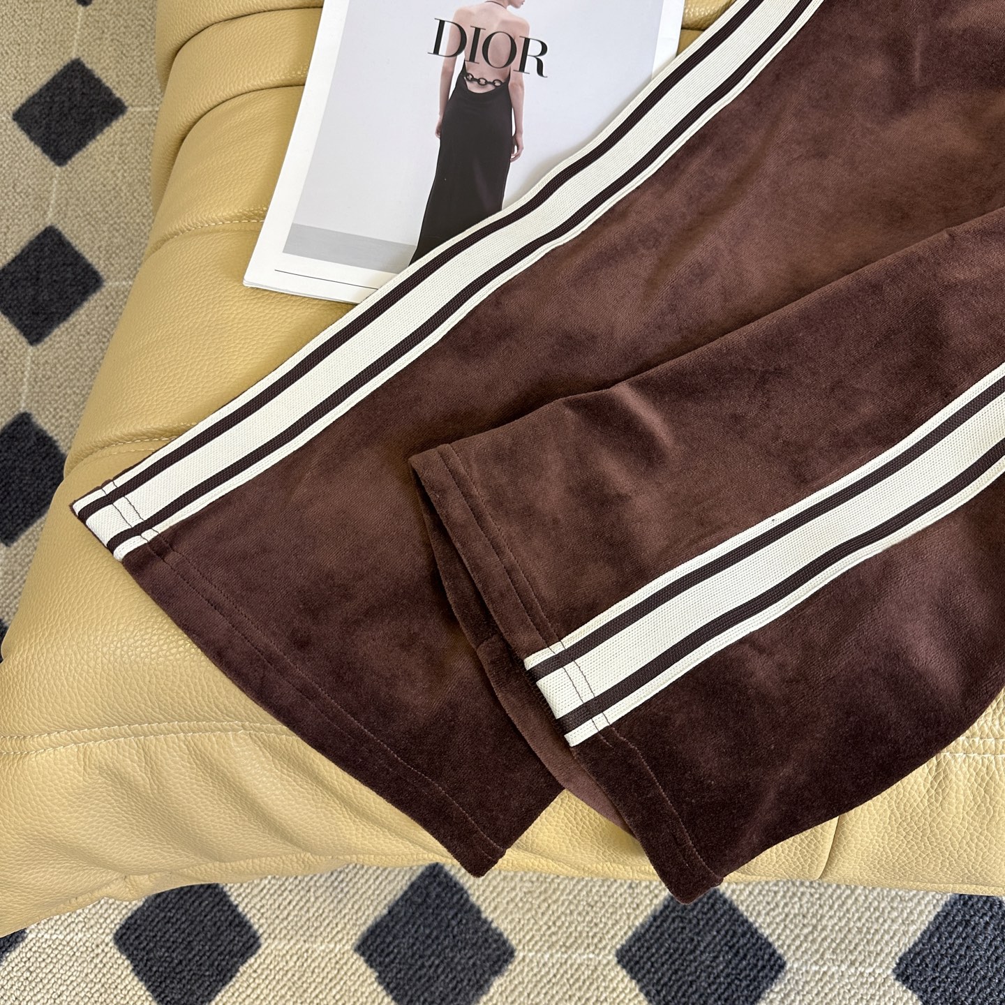 “New Sales: One-Size-Fits-All Women’s Clothes in Various Colors and Styles” - 图片 8