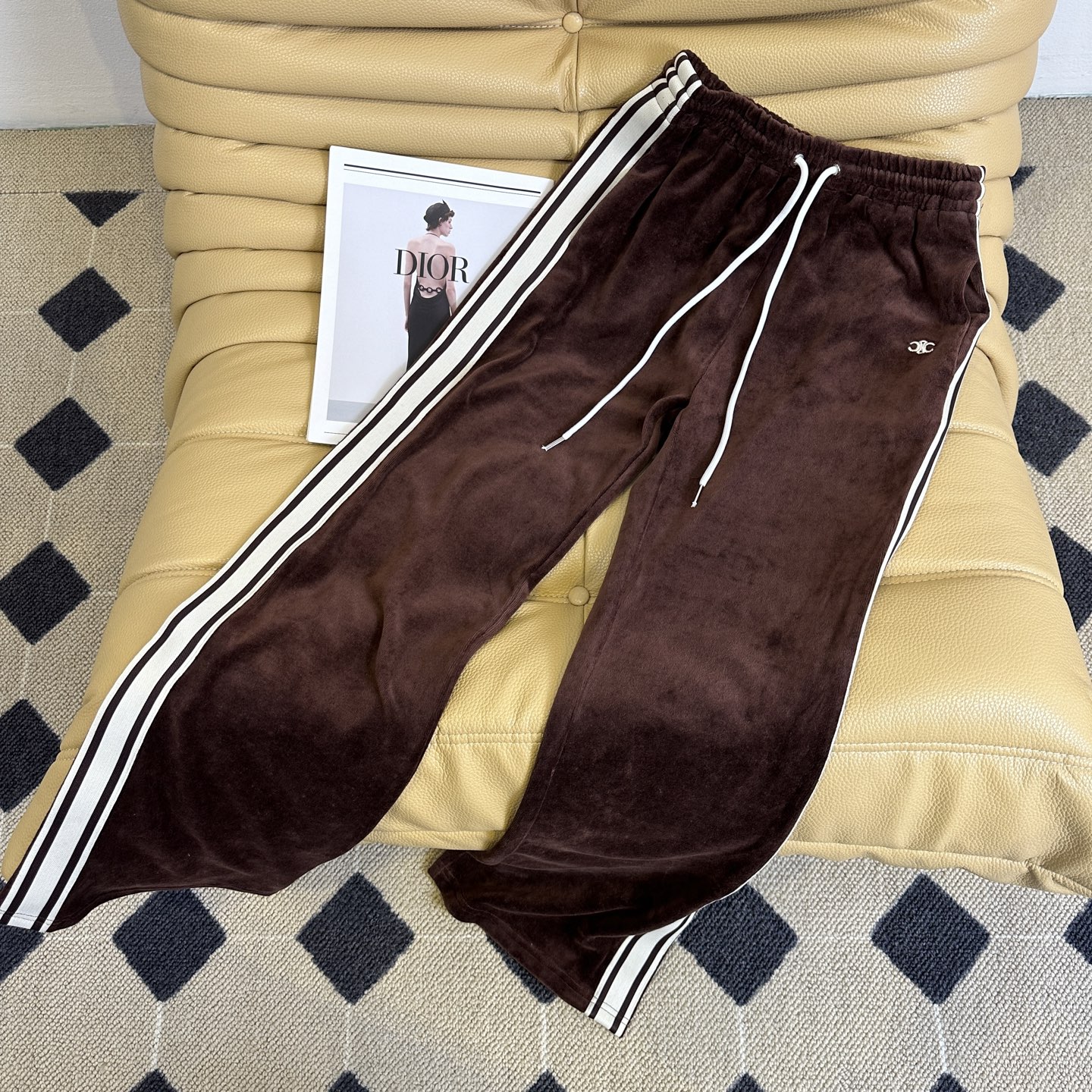“New Sales: One-Size-Fits-All Women’s Clothes in Various Colors and Styles” - 图片 3