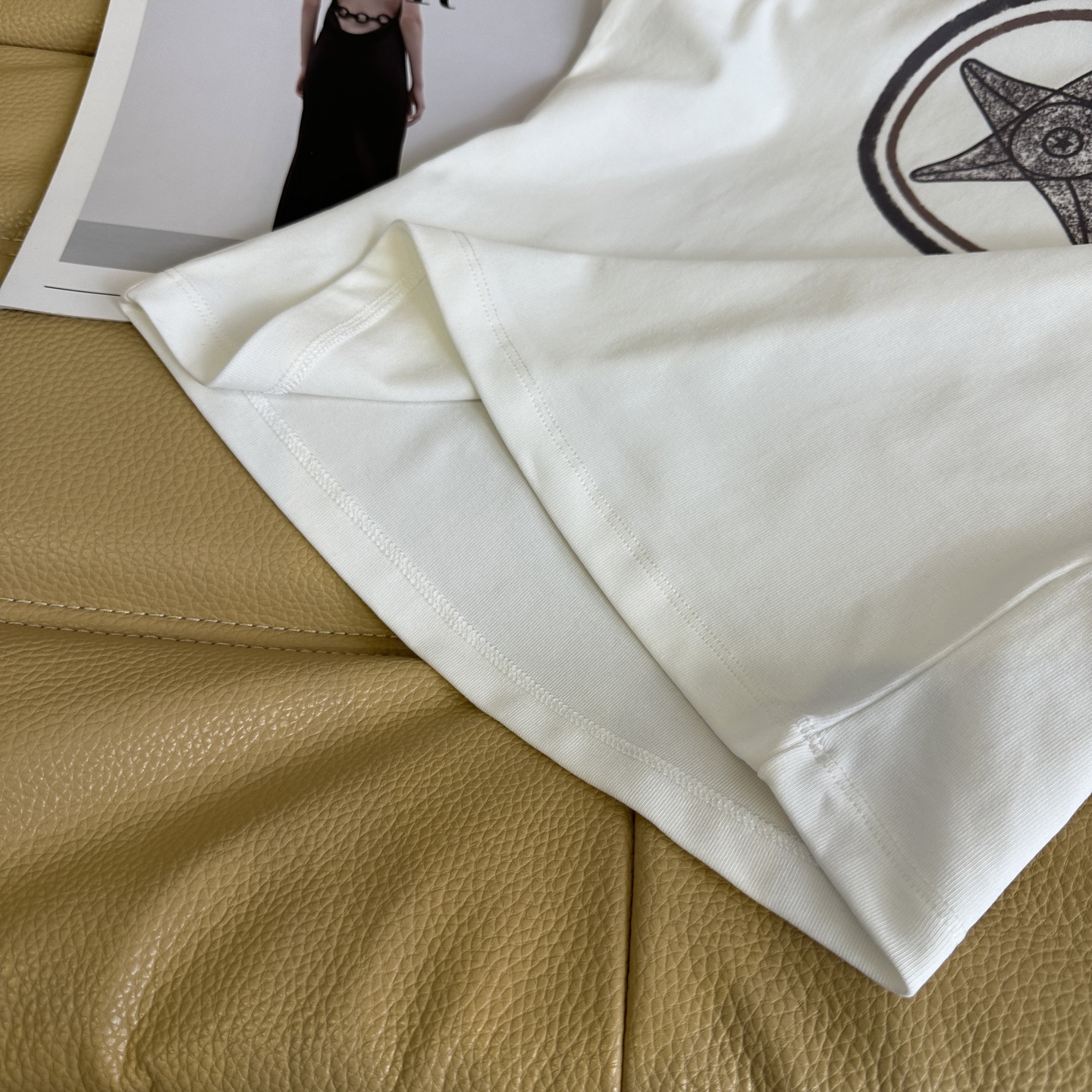 “Flexible Fabric Female Suit Set with Free Shorts – New Sale Highlights Quality and Comfort” - 图片 8