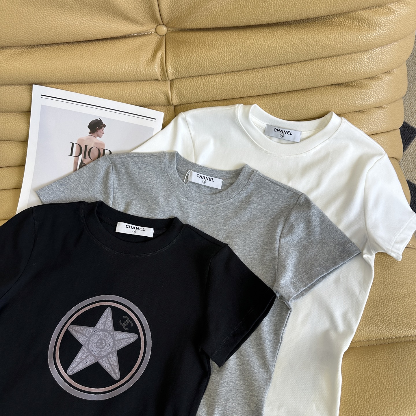 “Flexible Fabric Female Suit Set with Free Shorts – New Sale Highlights Quality and Comfort” - 图片 4